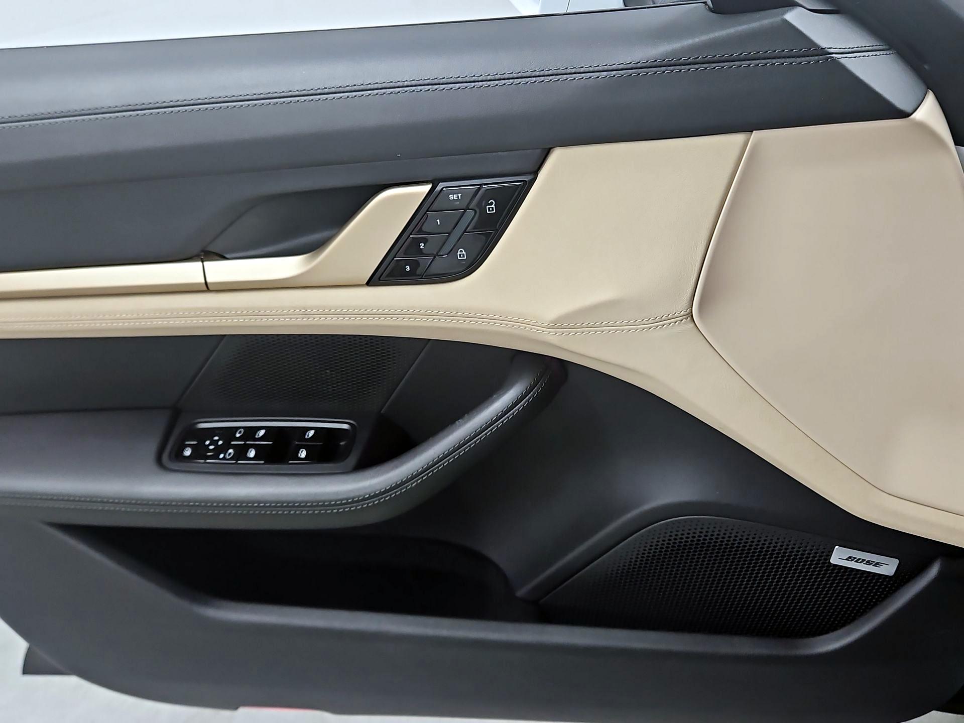 Thumbnail: 2020 Porsche Taycan - 12