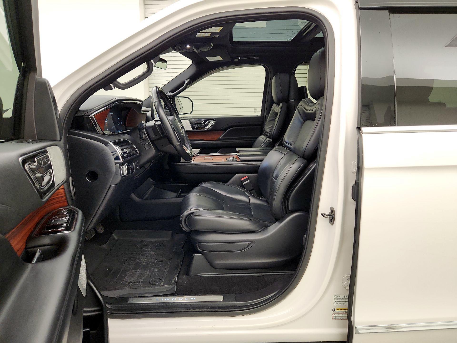 Thumbnail: 2019 Lincoln Navigator - 11