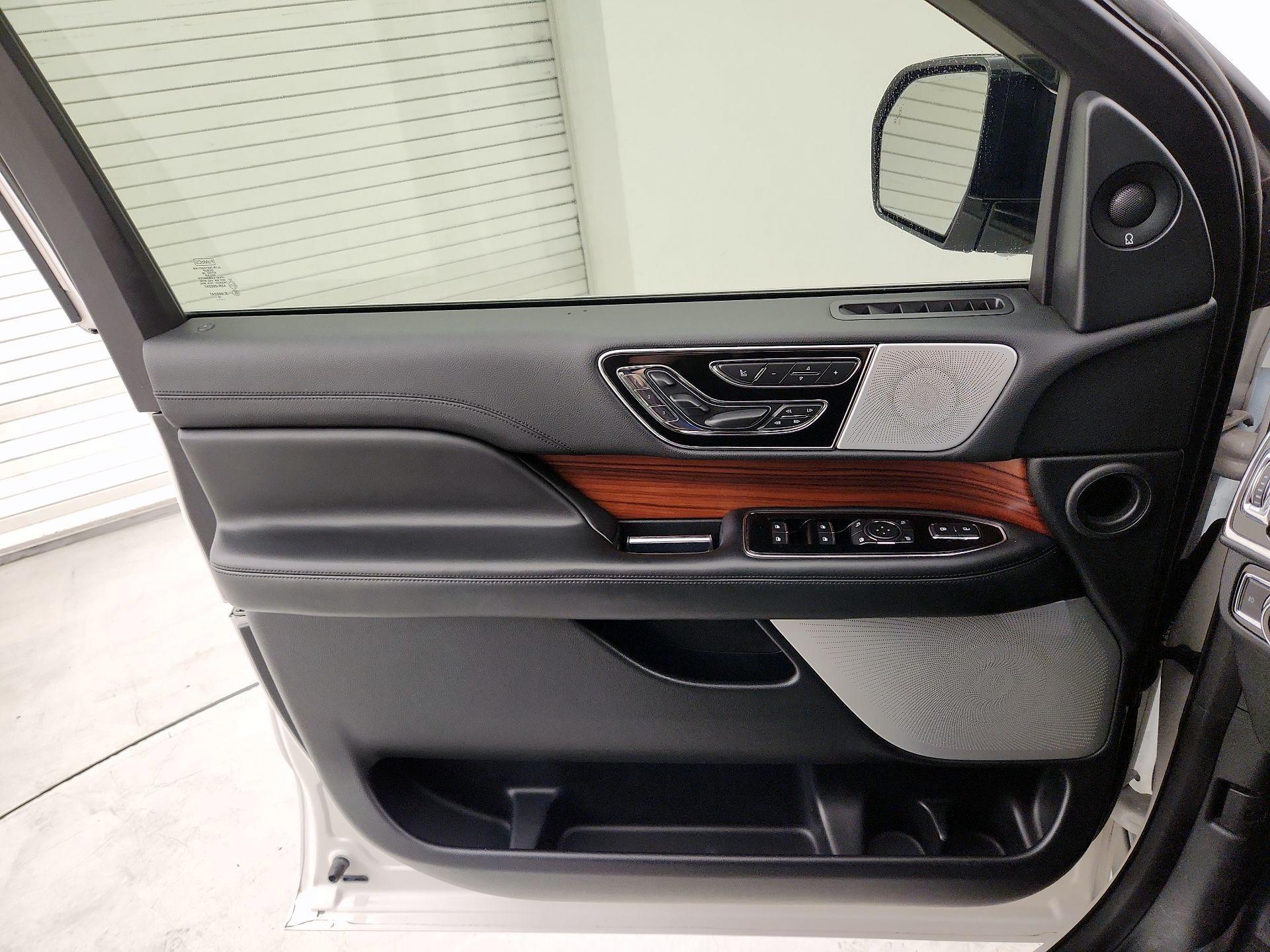 Thumbnail: 2019 Lincoln Navigator - 12
