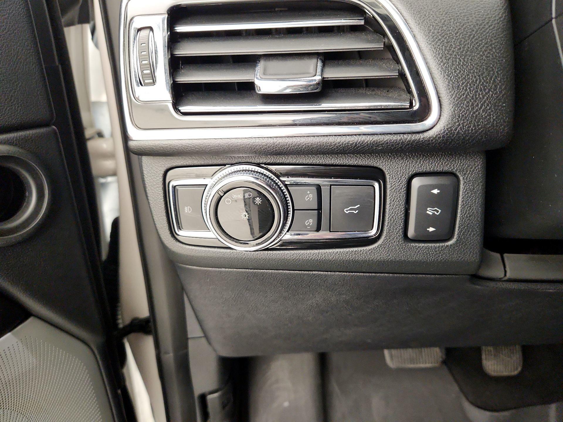 Thumbnail: 2019 Lincoln Navigator - 13
