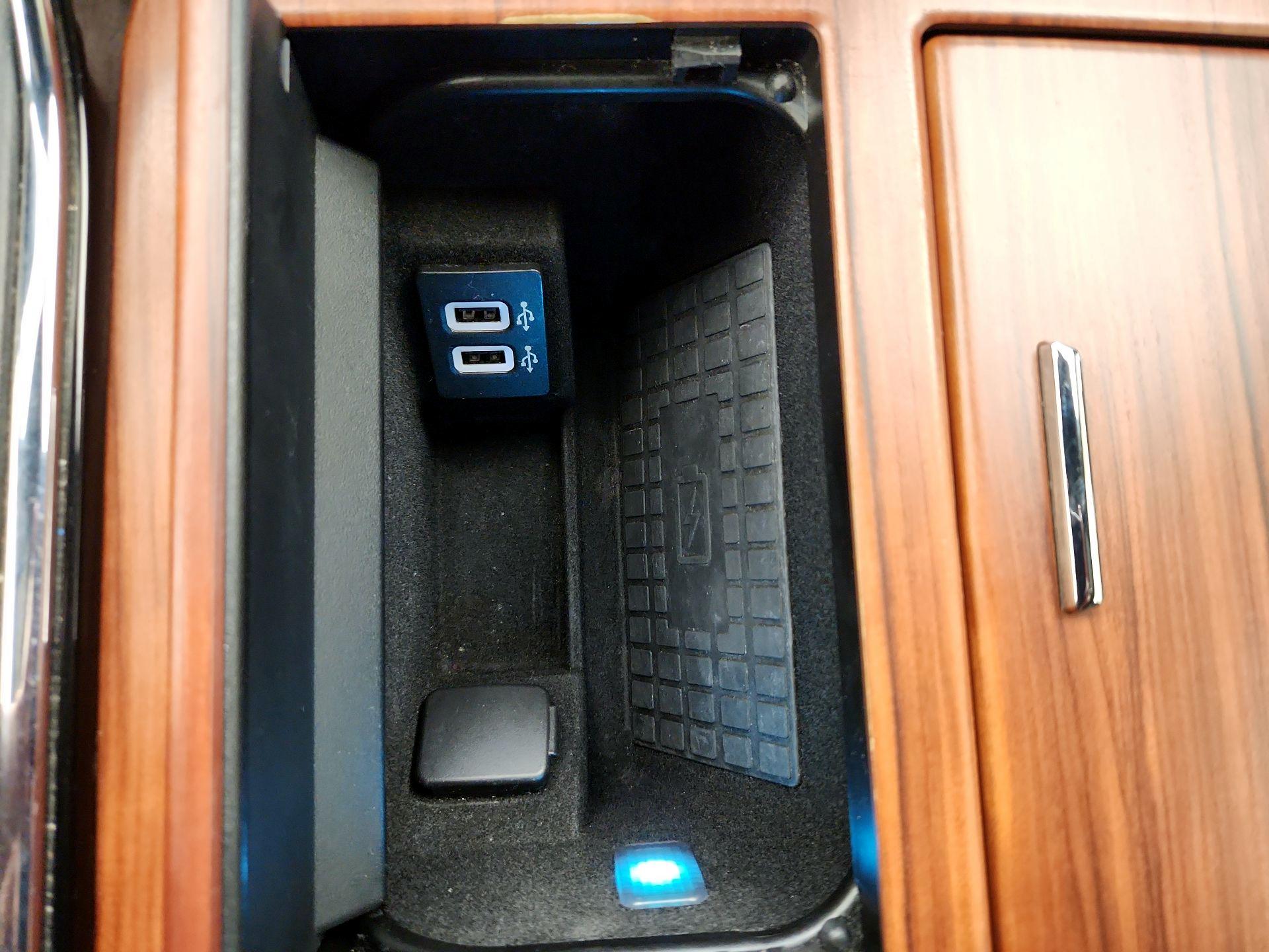 Thumbnail: 2019 Lincoln Navigator - 19