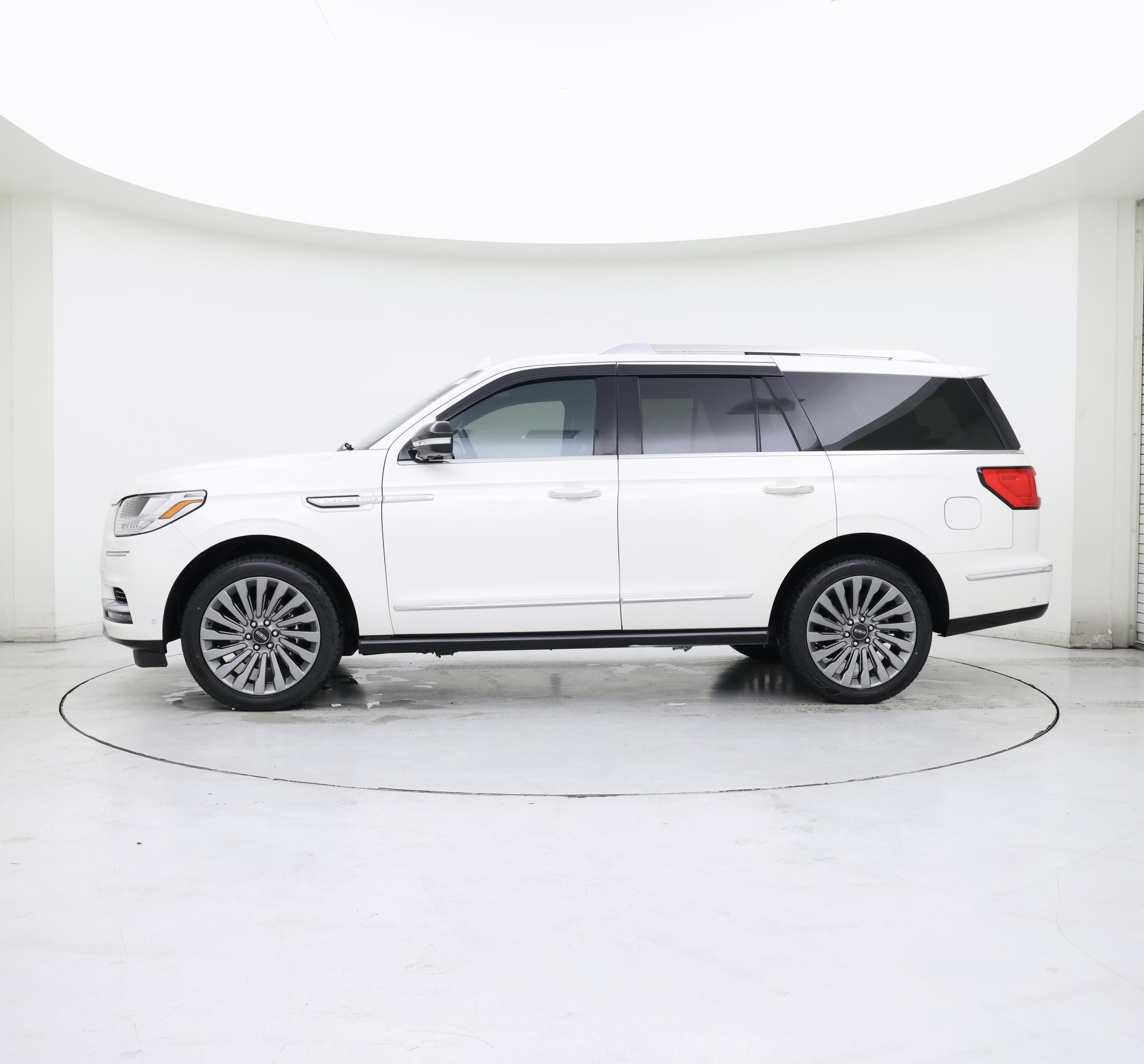 Thumbnail: 2019 Lincoln Navigator - 3