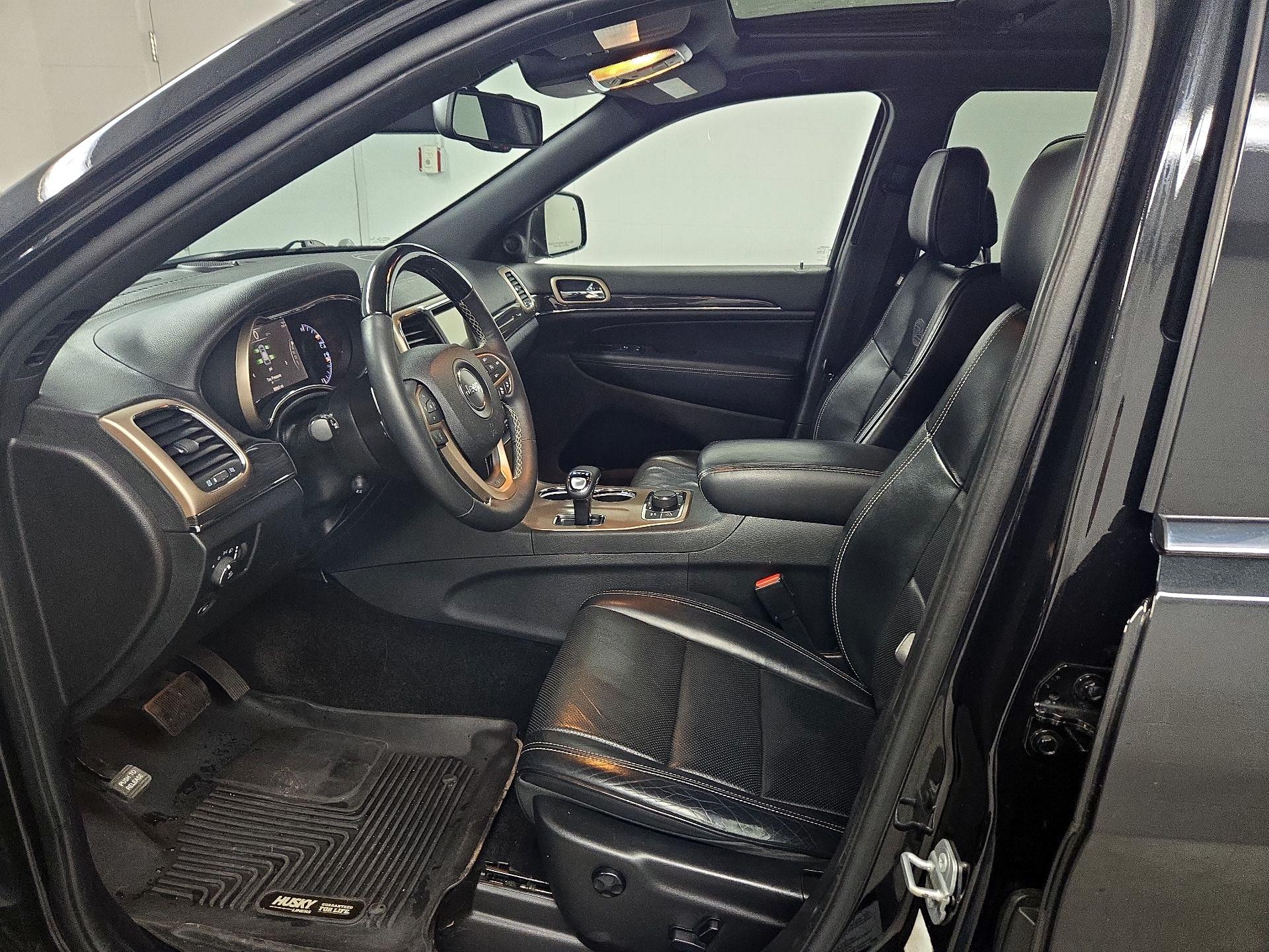 Thumbnail: 2015 Jeep Grand Cherokee - 11