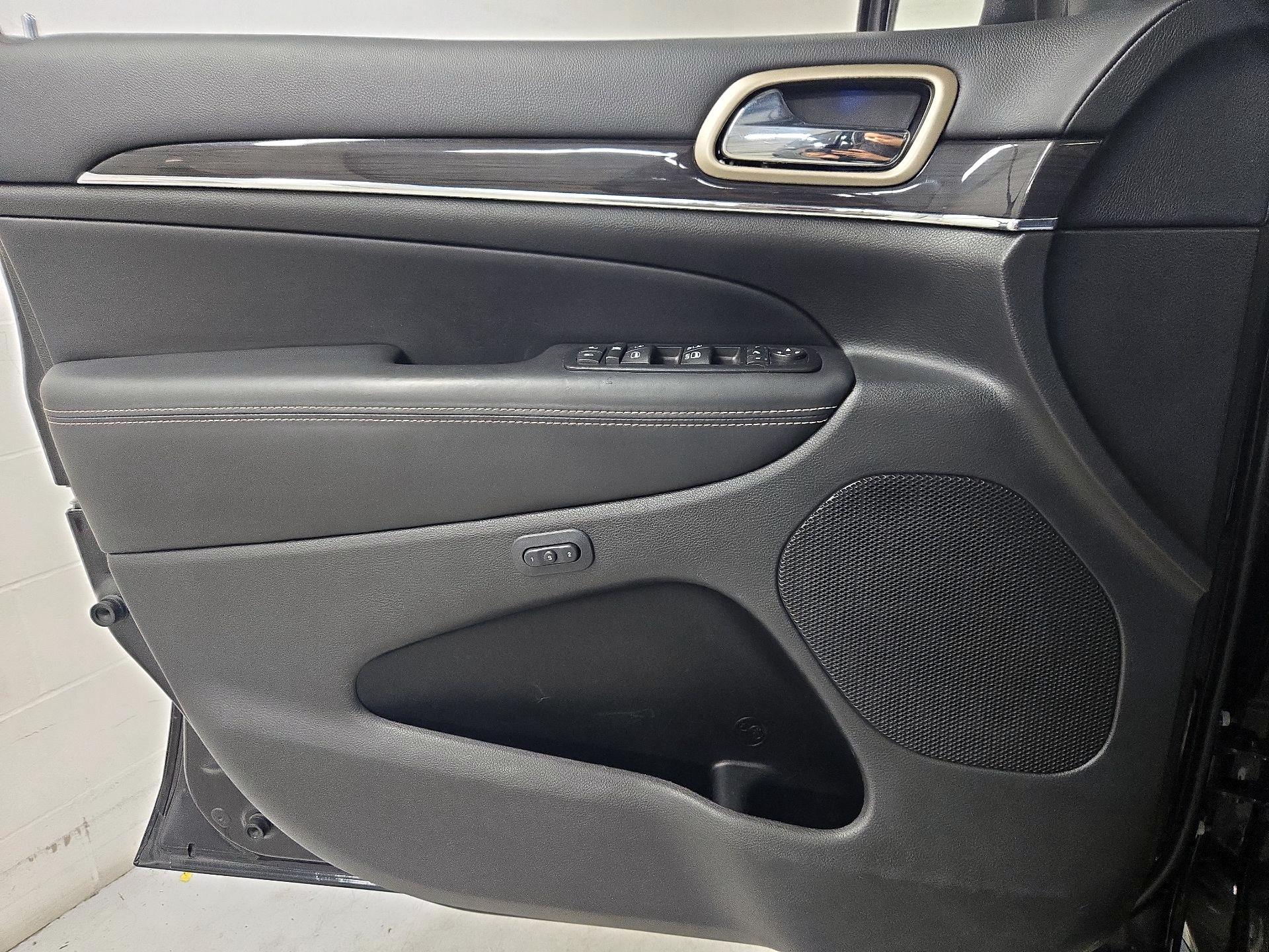 Thumbnail: 2015 Jeep Grand Cherokee - 12