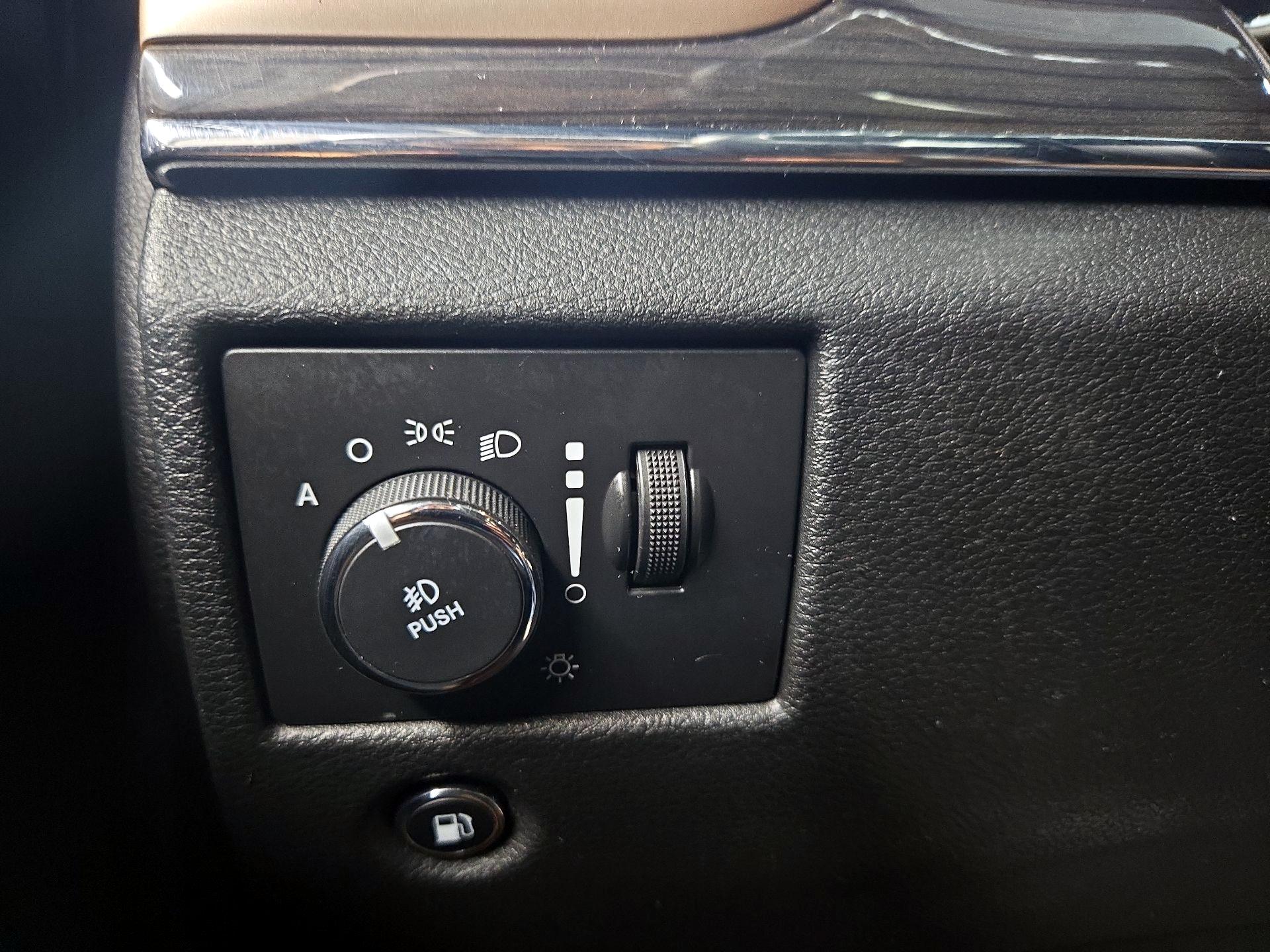 Thumbnail: 2015 Jeep Grand Cherokee - 13