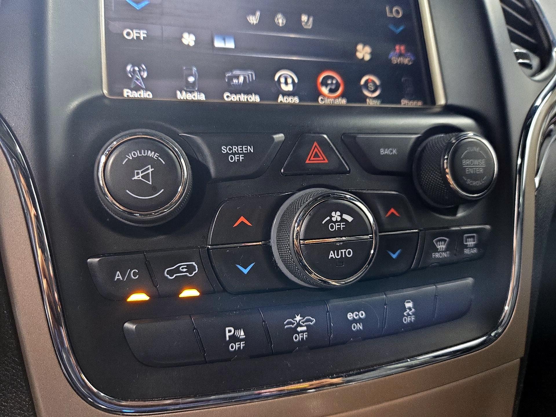 Thumbnail: 2015 Jeep Grand Cherokee - 17