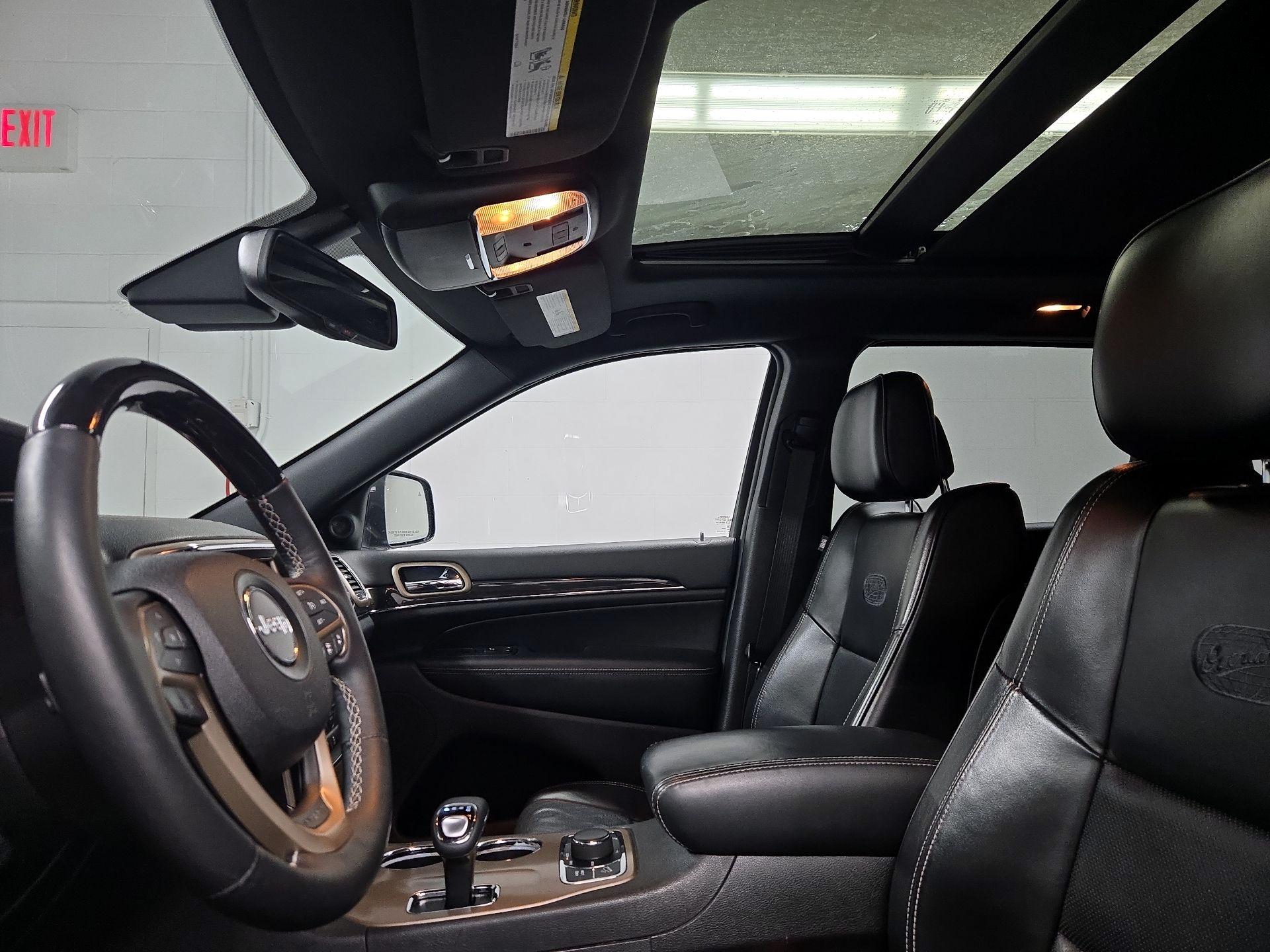 Thumbnail: 2015 Jeep Grand Cherokee - 20