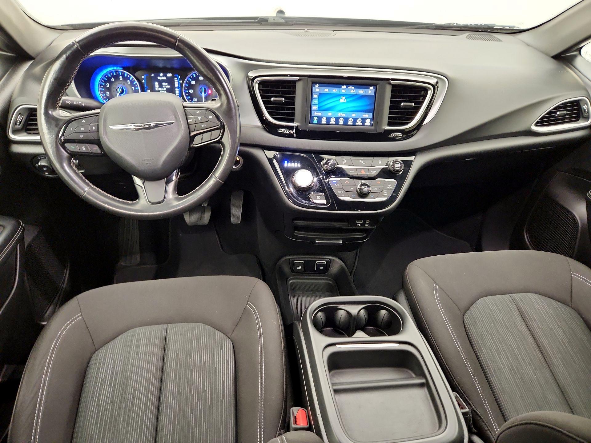 Thumbnail: 2020 Chrysler Pacifica - 9