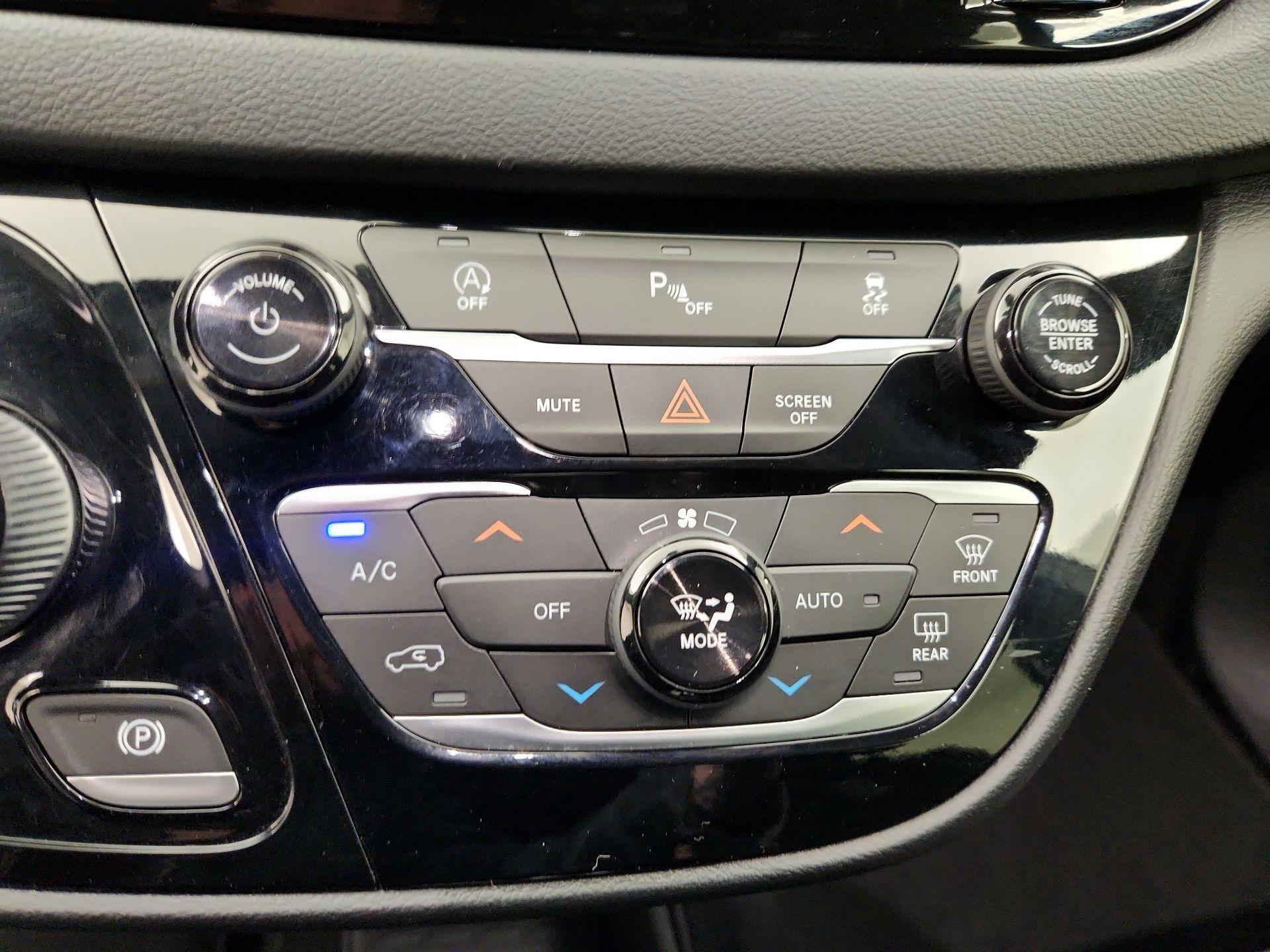 Thumbnail: 2020 Chrysler Pacifica - 16
