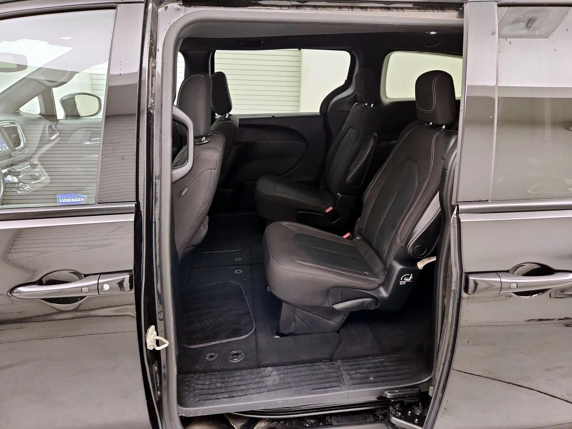 Thumbnail: 2020 Chrysler Pacifica - 19
