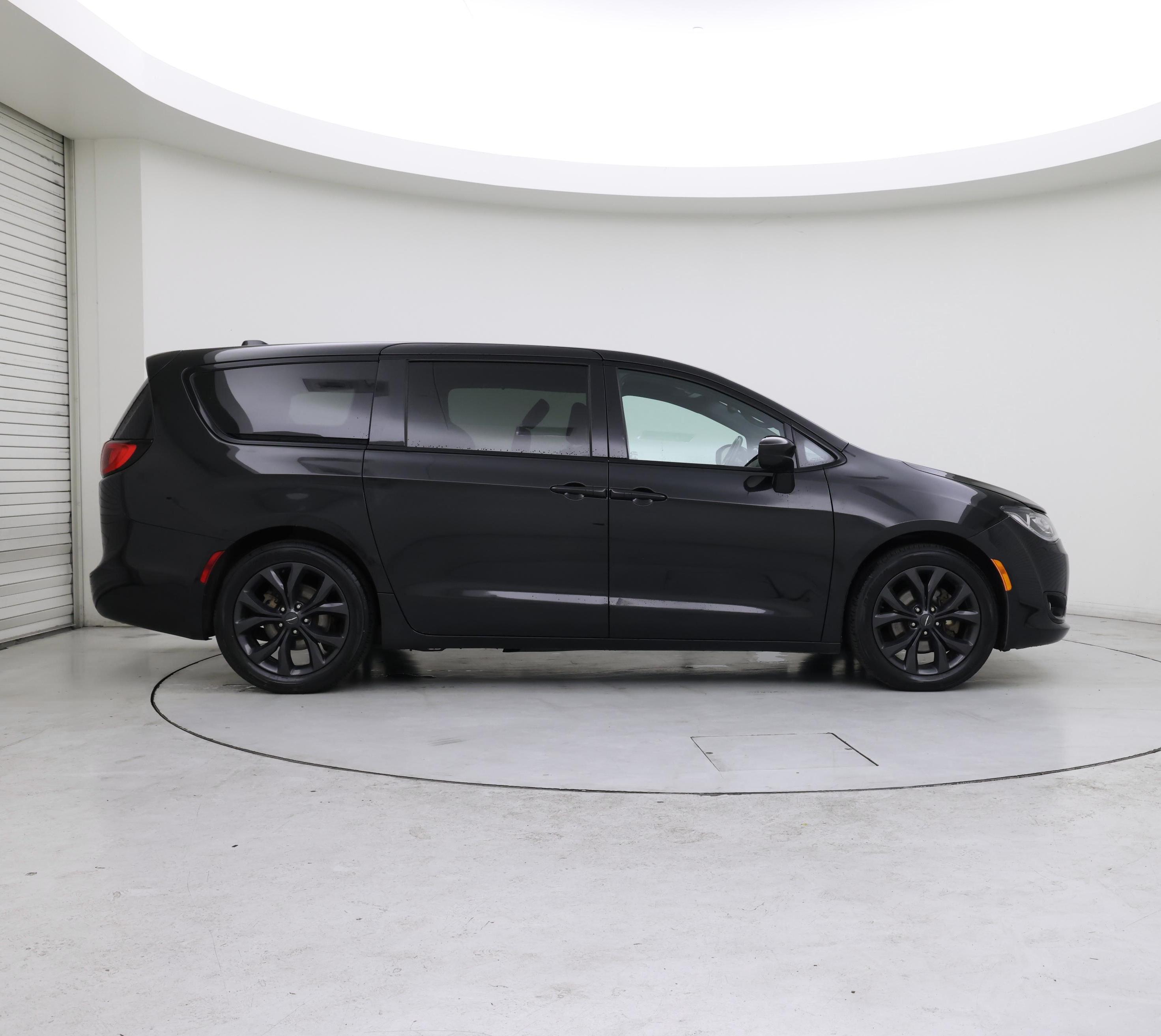 Thumbnail: 2020 Chrysler Pacifica - 7