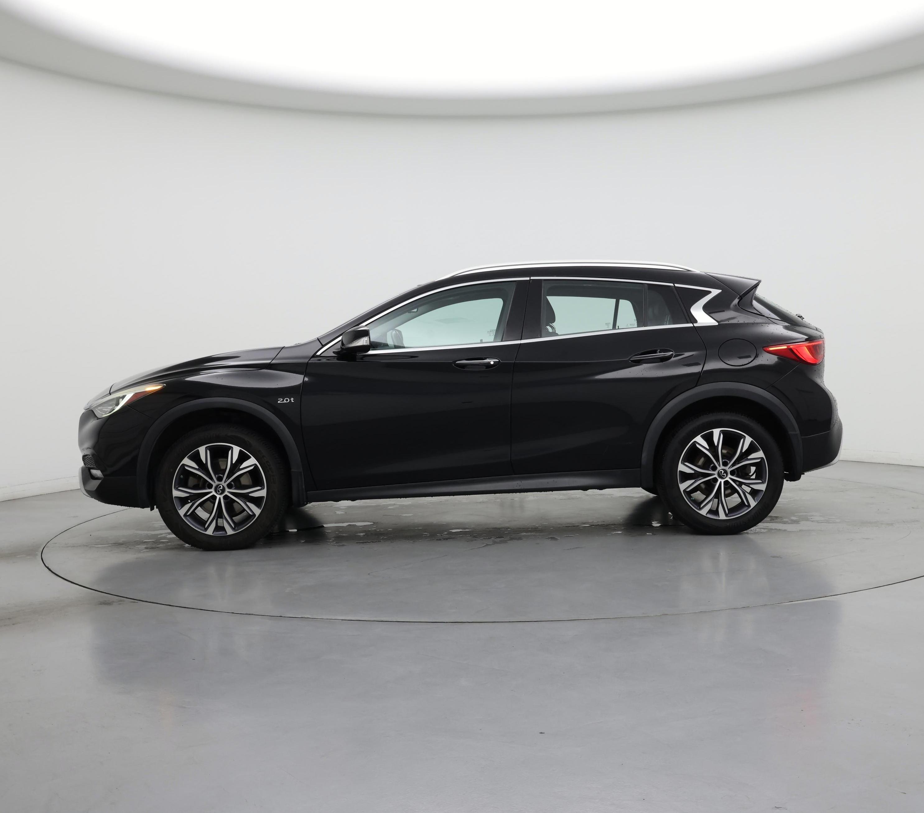 Thumbnail: 2017 INFINITI QX30 - 3