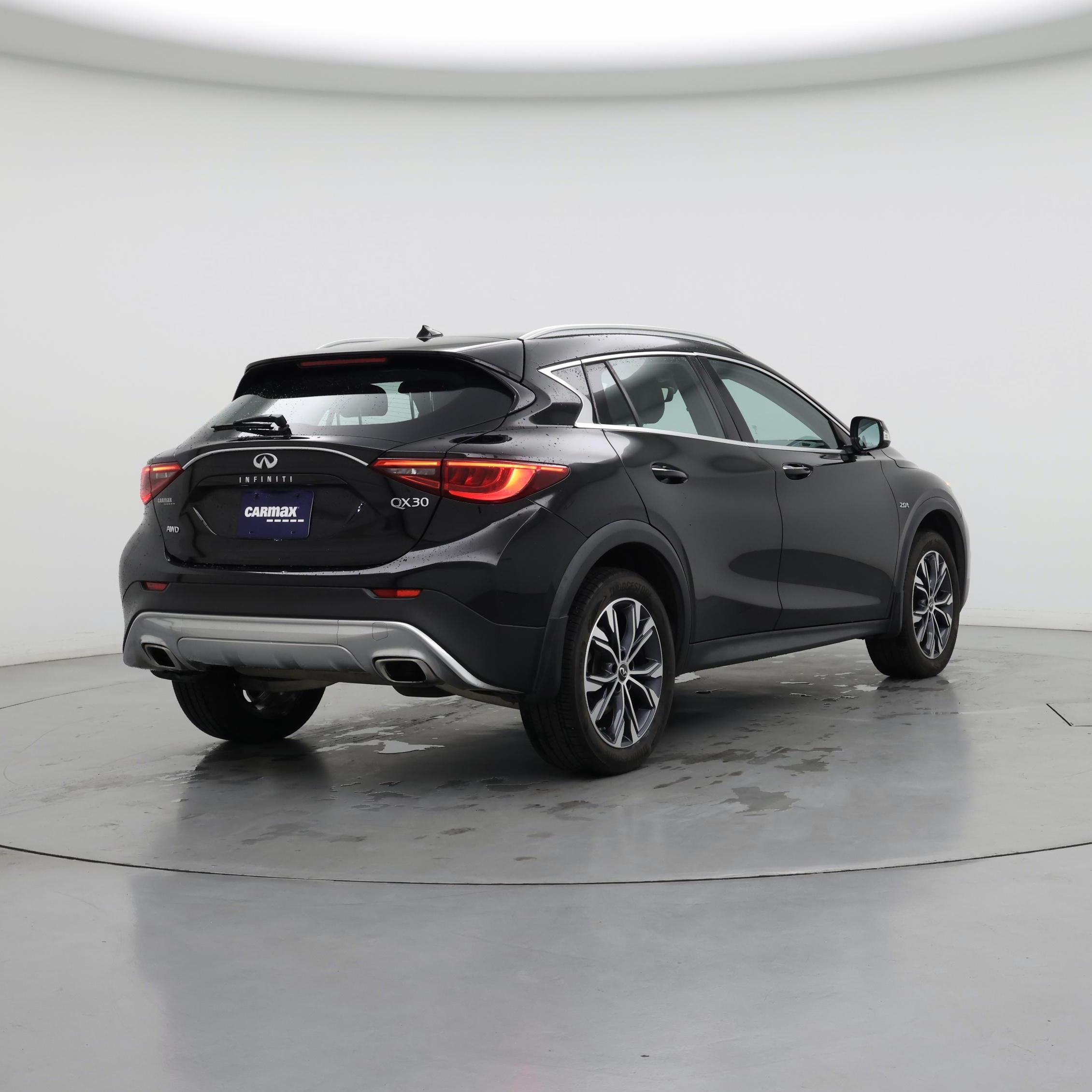 Thumbnail: 2017 INFINITI QX30 - 8