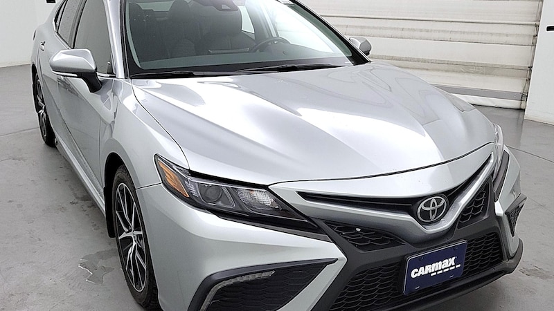 2023 Toyota Camry SE Hero Image