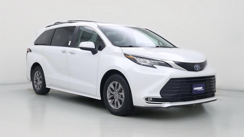 2022 Toyota Sienna XLE Hero Image