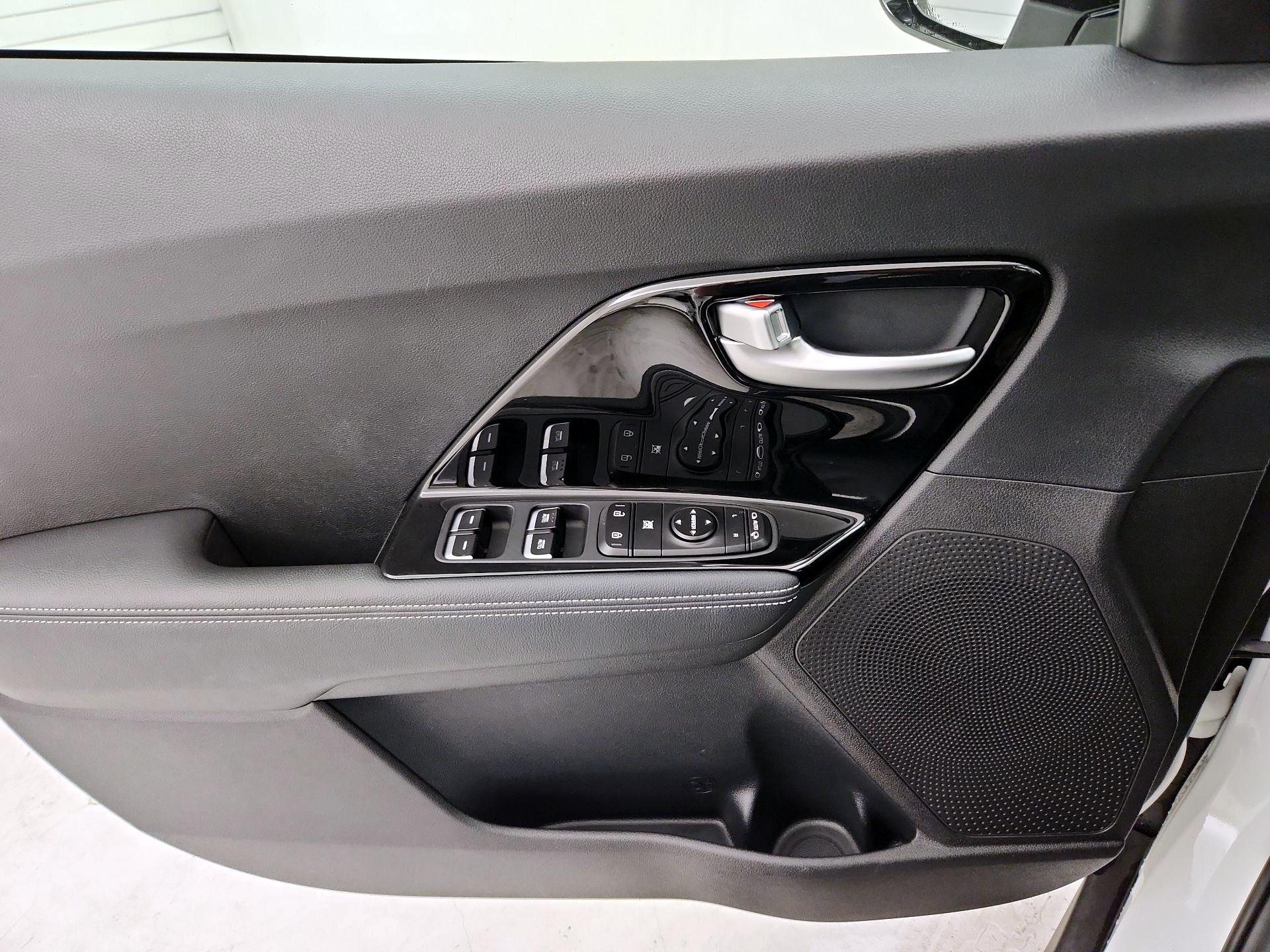 Thumbnail: 2019 Kia Niro - 12