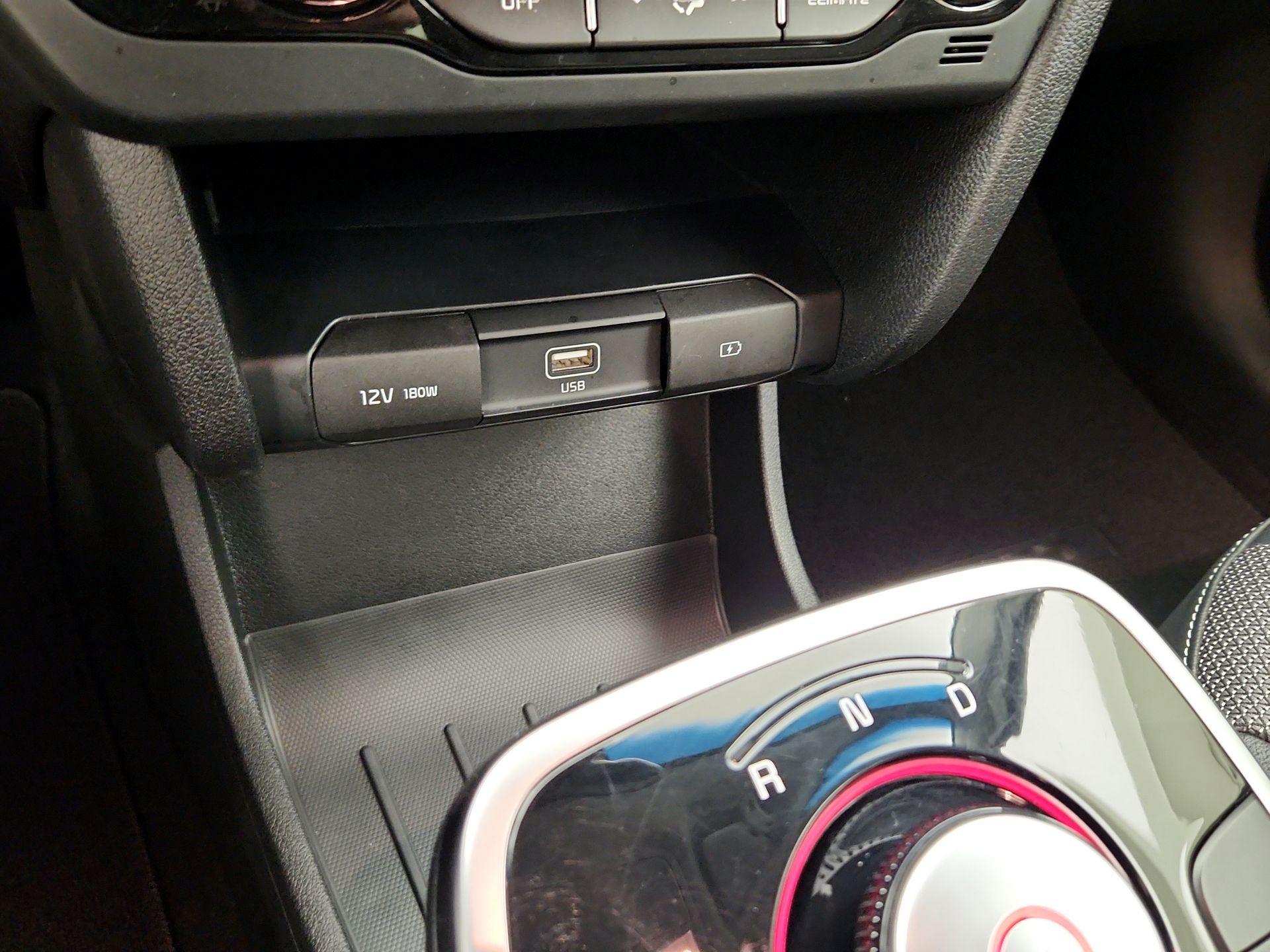 Thumbnail: 2019 Kia Niro - 18