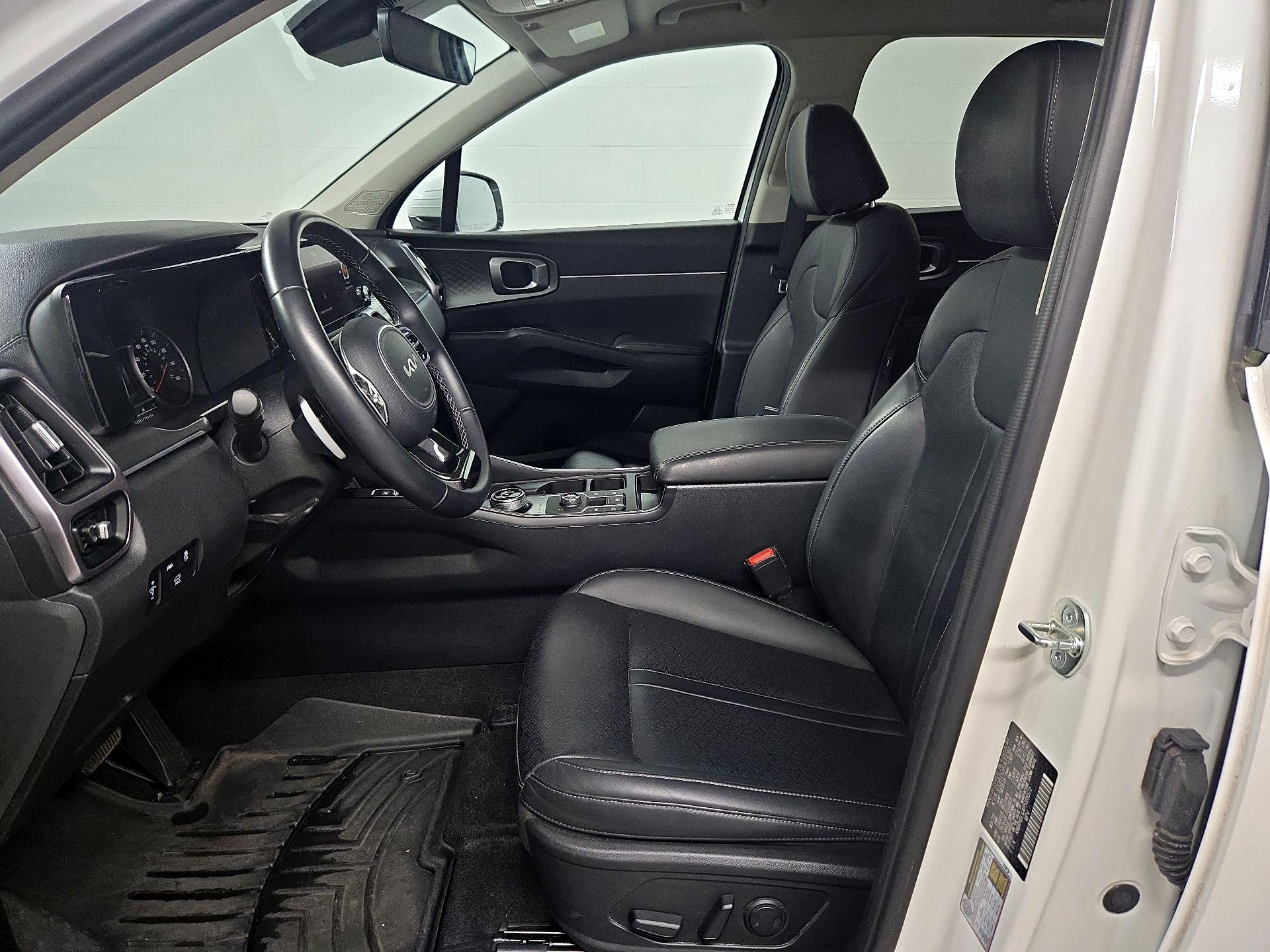 Thumbnail: 2023 Kia Sorento - 11