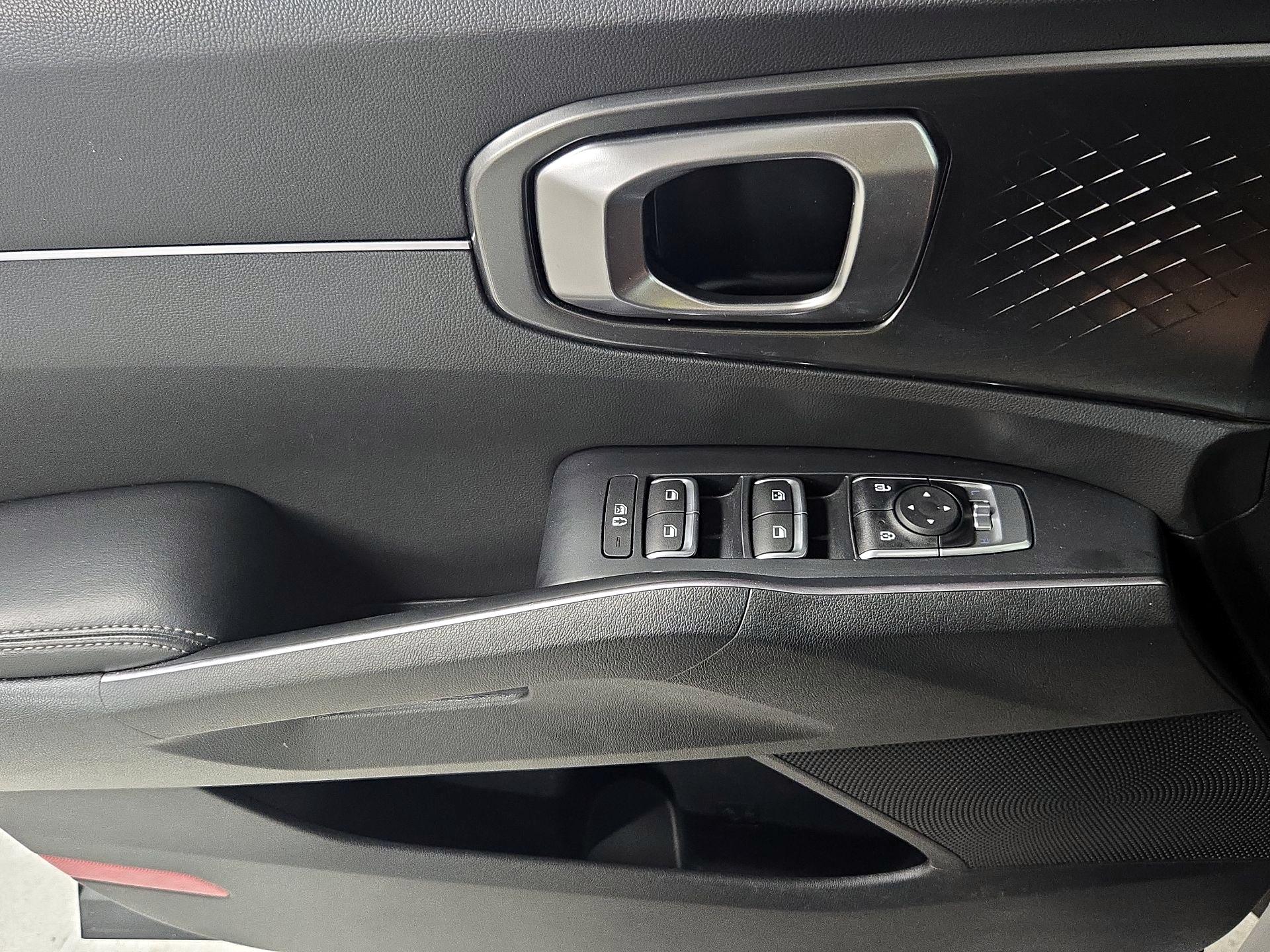 Thumbnail: 2023 Kia Sorento - 12