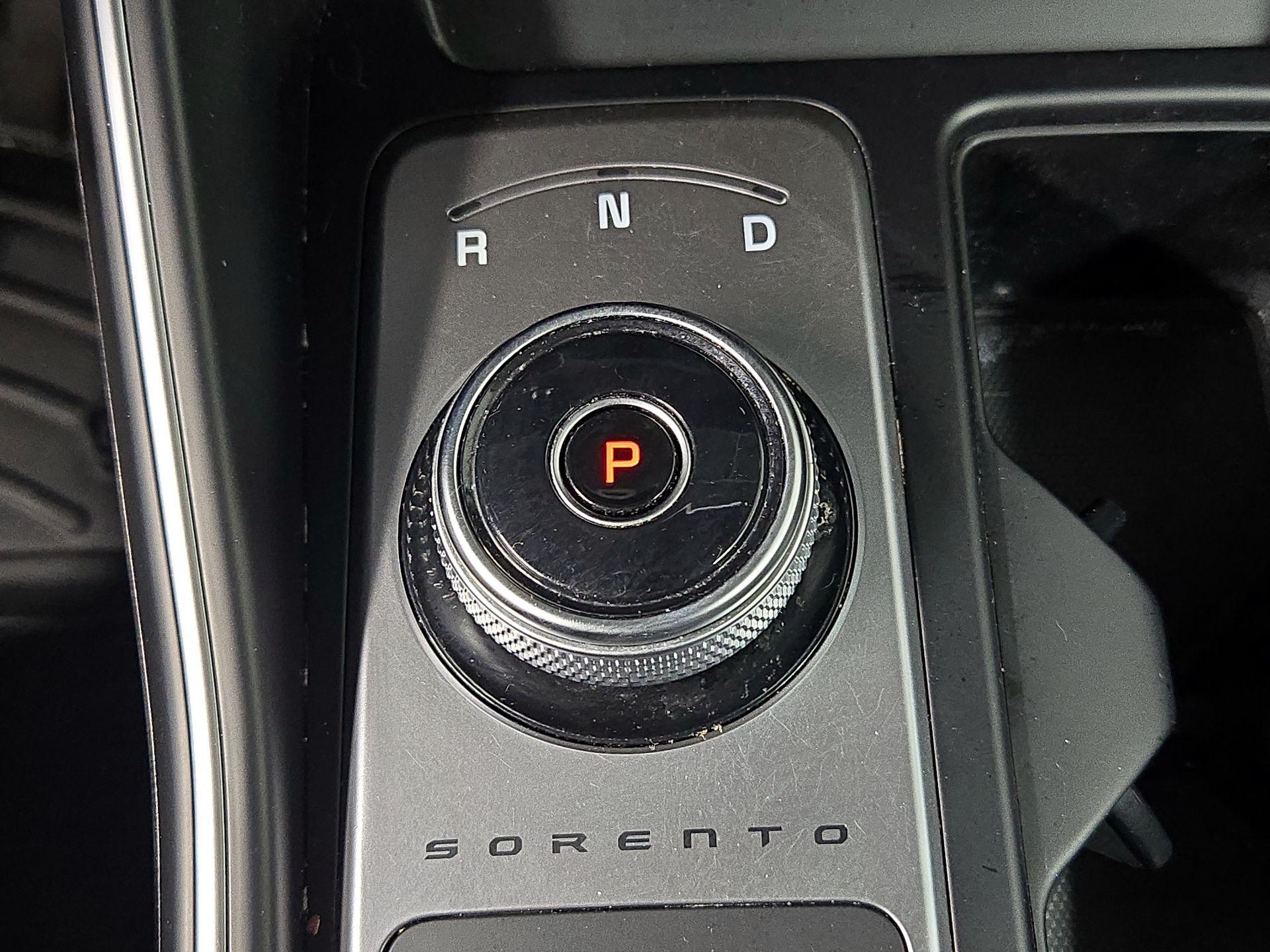 Thumbnail: 2023 Kia Sorento - 18