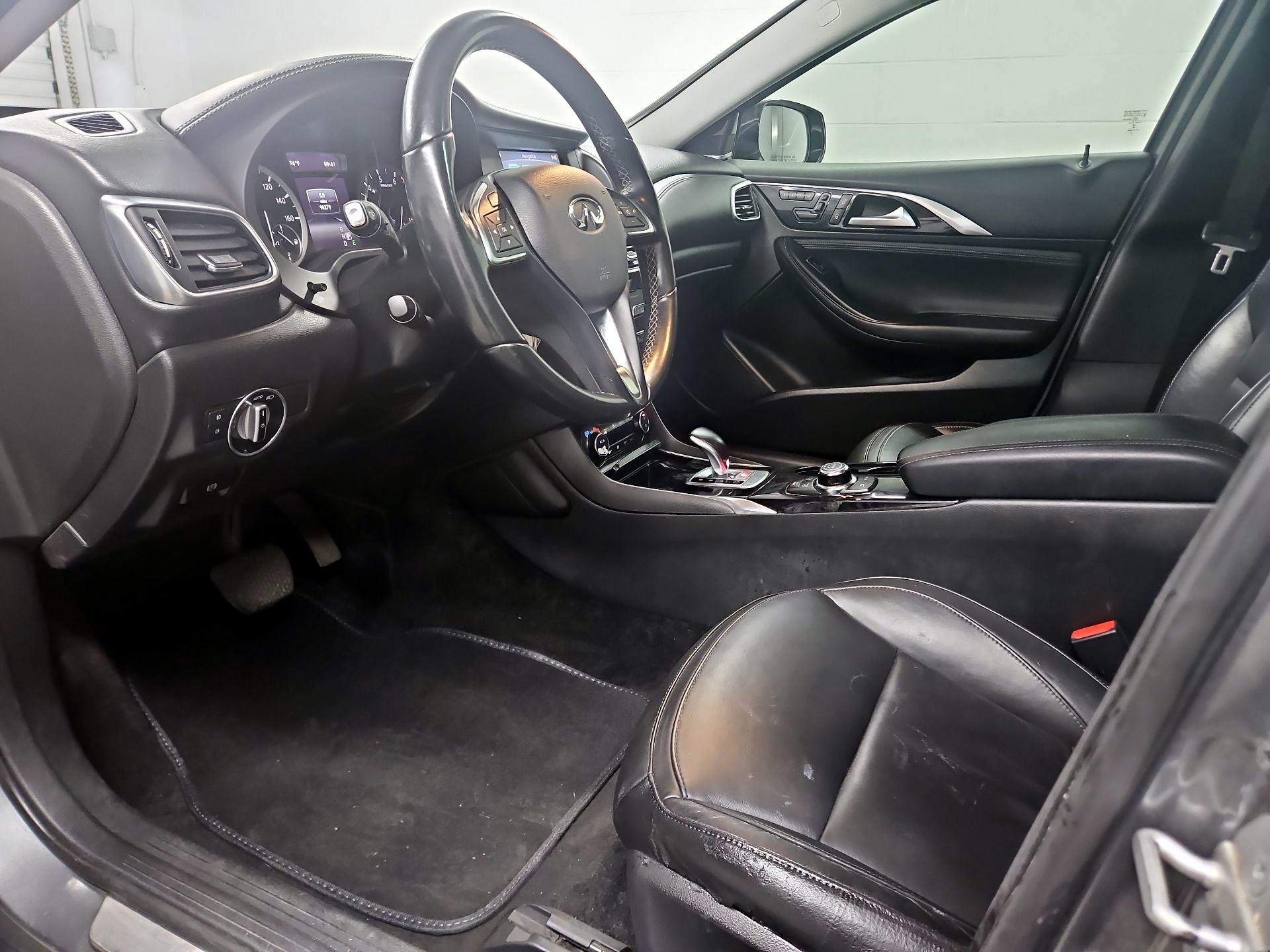 Thumbnail: 2017 INFINITI QX30 - 11