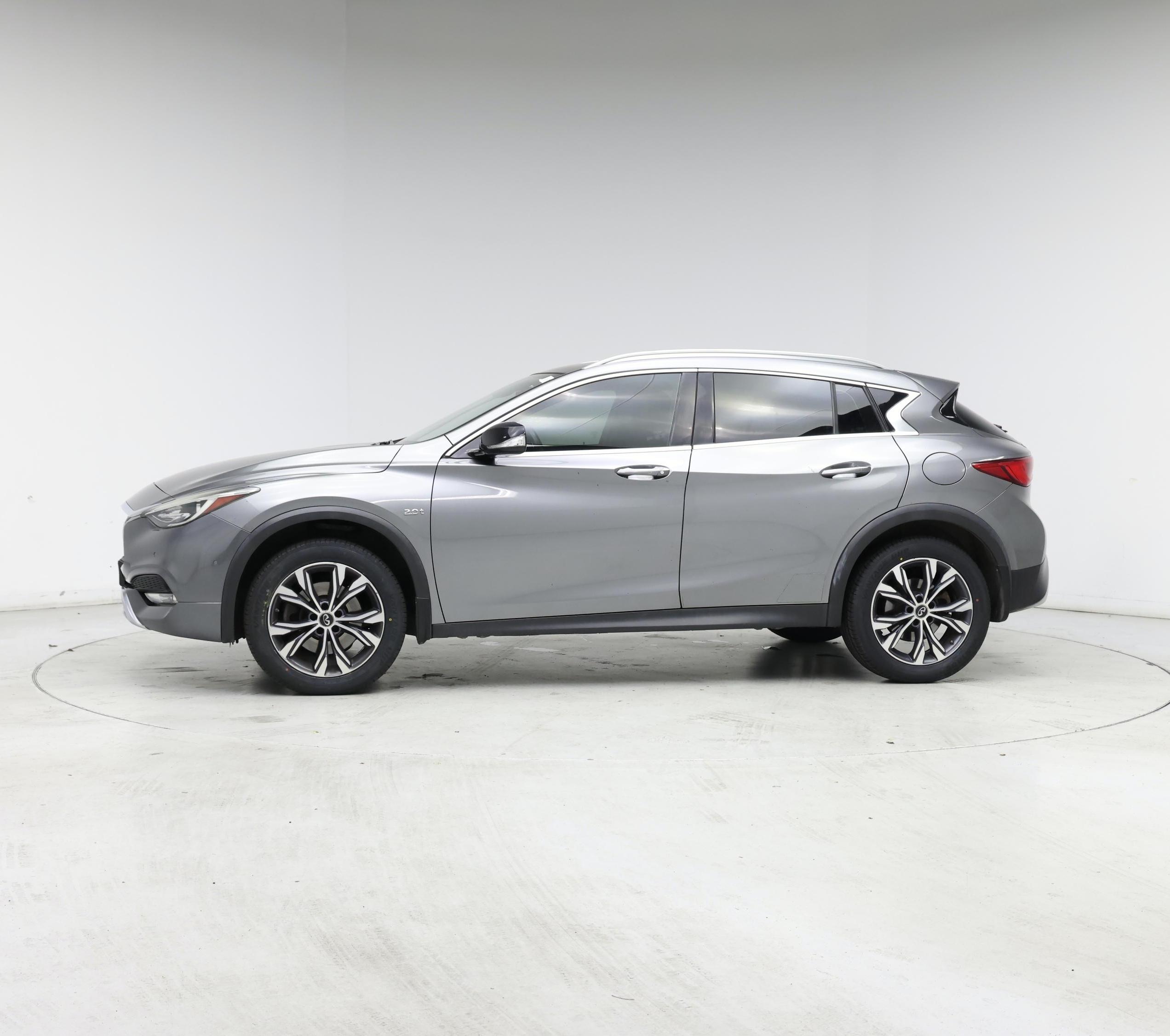 Thumbnail: 2017 INFINITI QX30 - 3