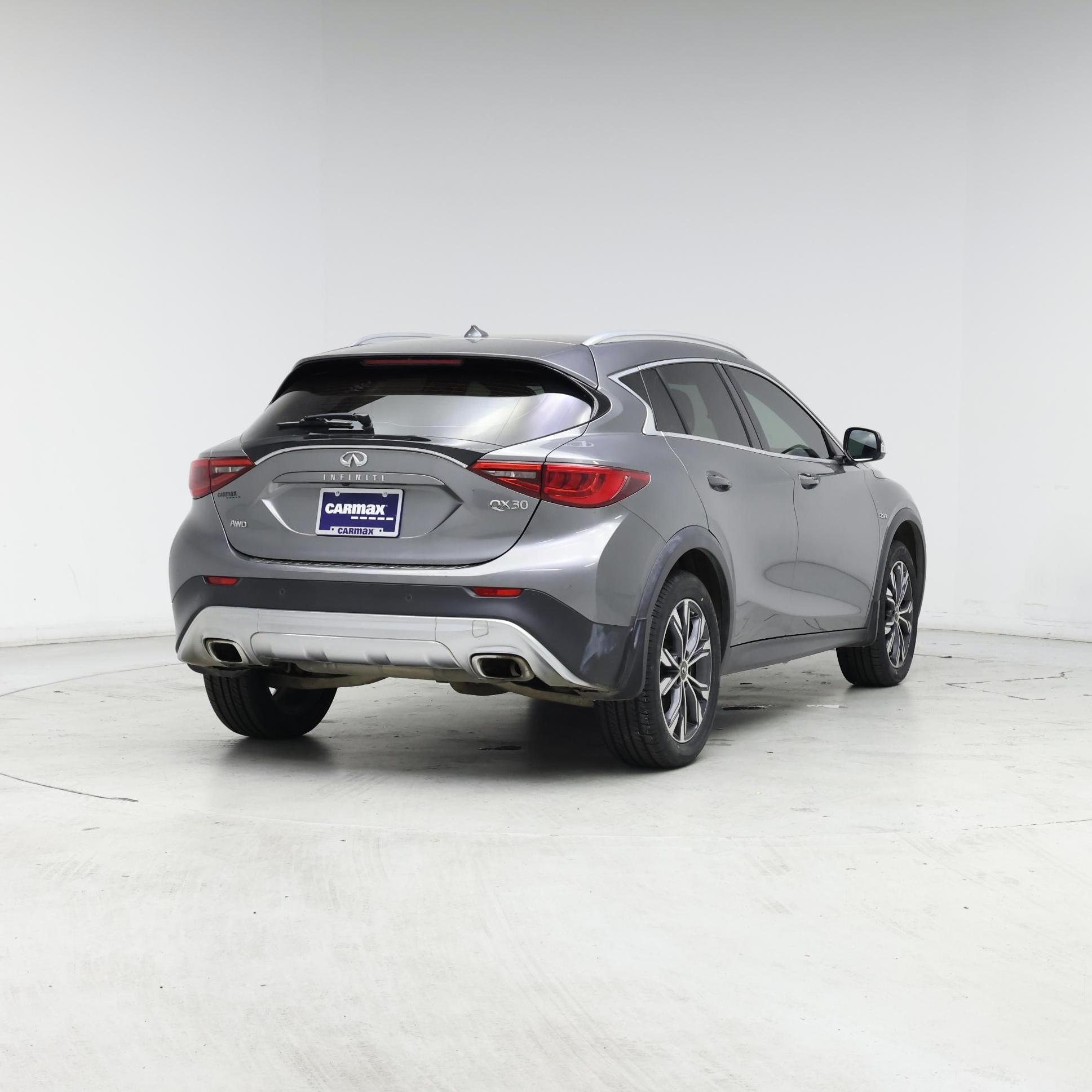 Thumbnail: 2017 INFINITI QX30 - 8