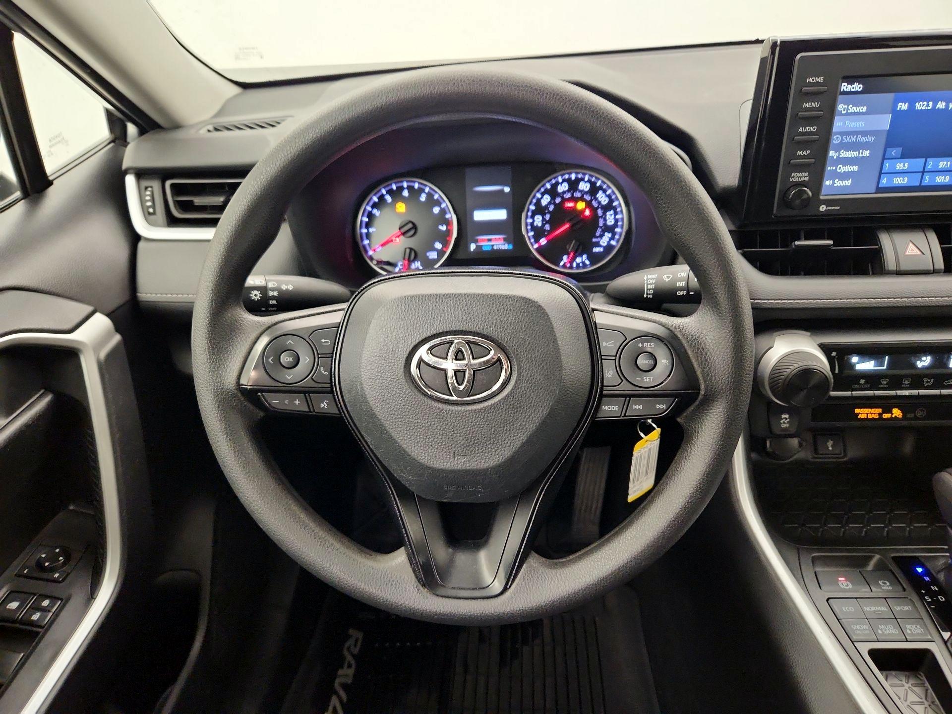 Thumbnail: 2021 Toyota RAV4 - 10