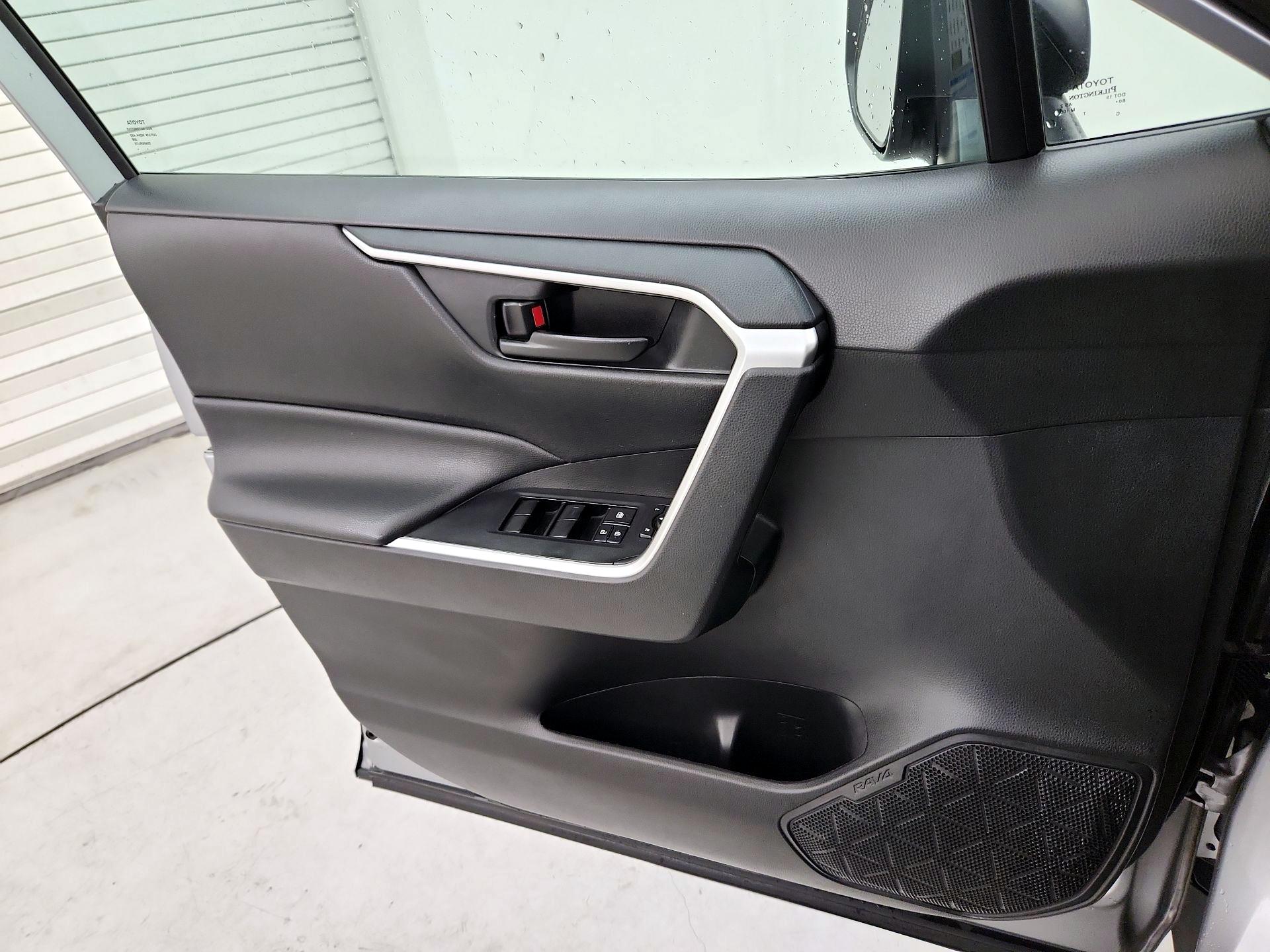 Thumbnail: 2021 Toyota RAV4 - 12
