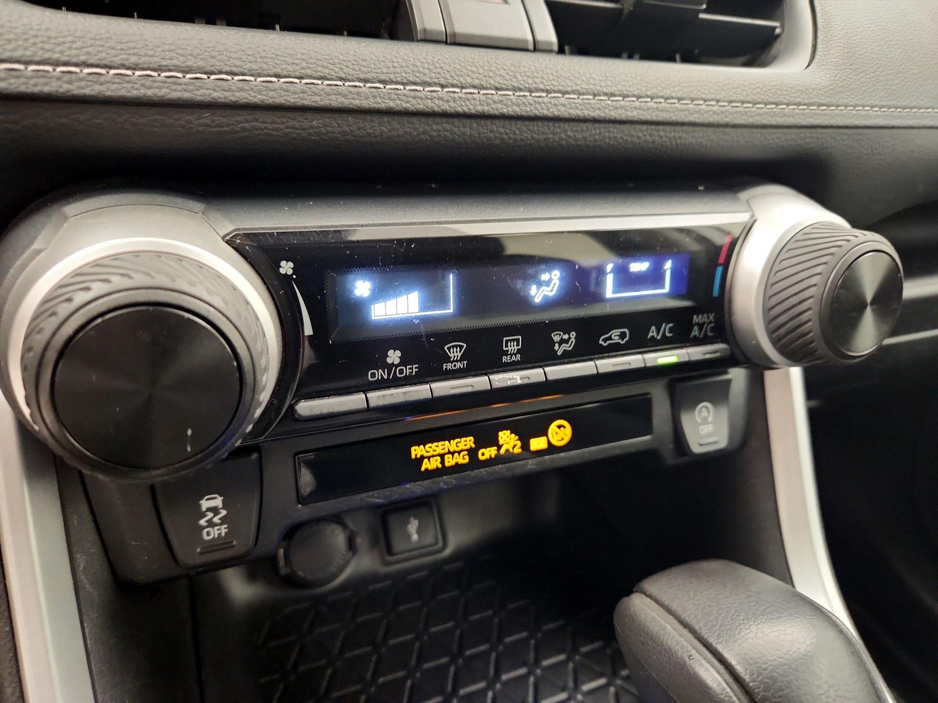 Thumbnail: 2021 Toyota RAV4 - 16