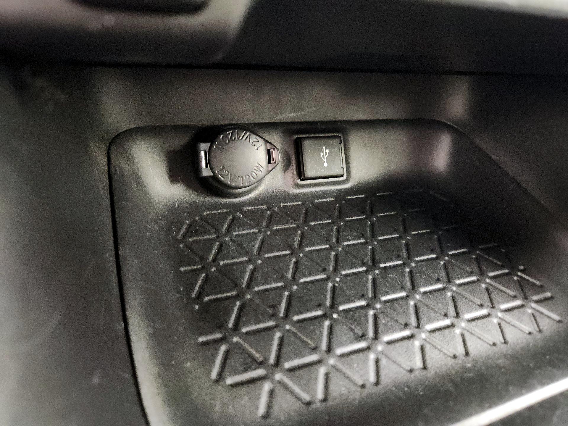 Thumbnail: 2021 Toyota RAV4 - 18