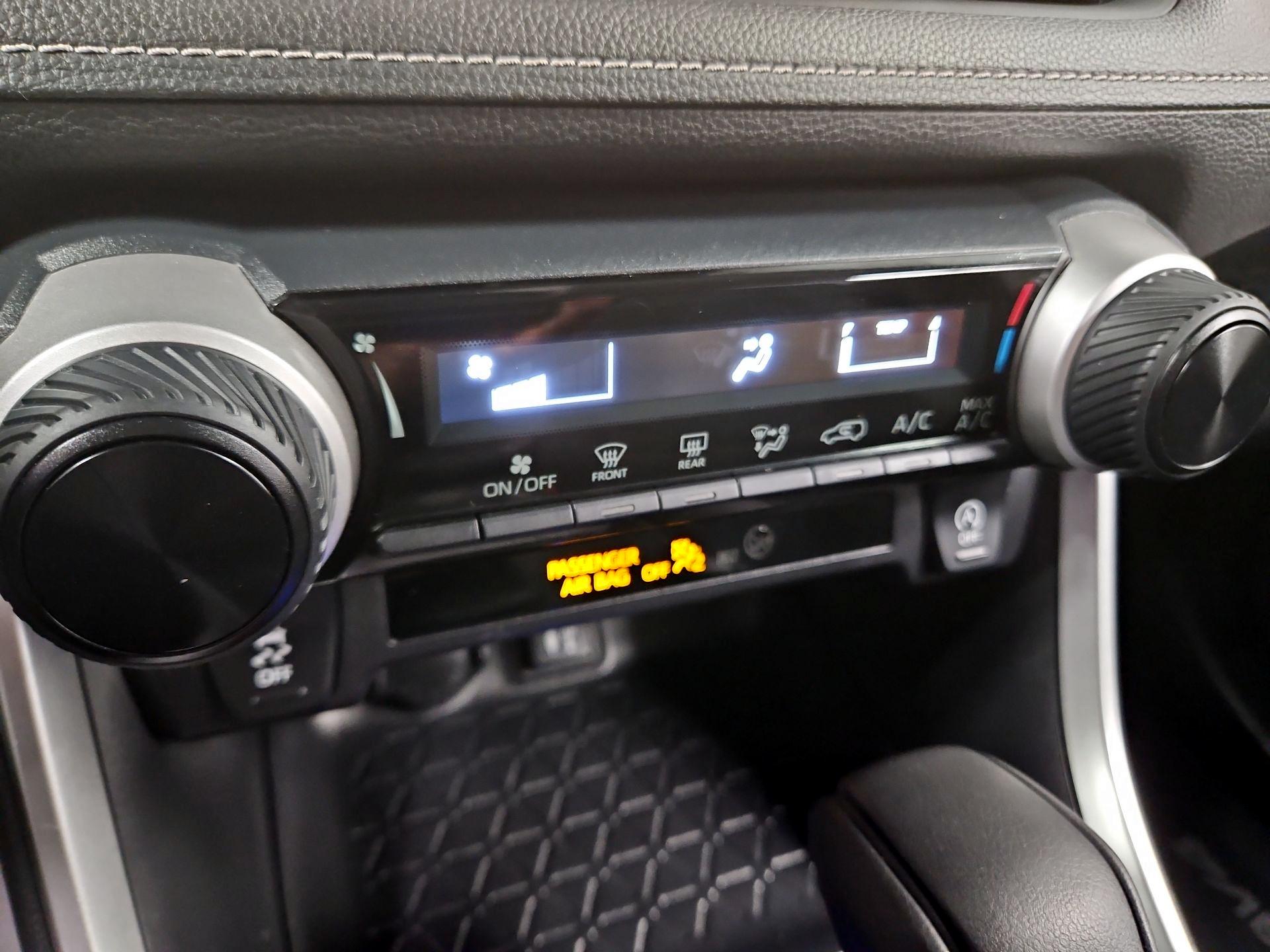 Thumbnail: 2019 Toyota RAV4 - 17