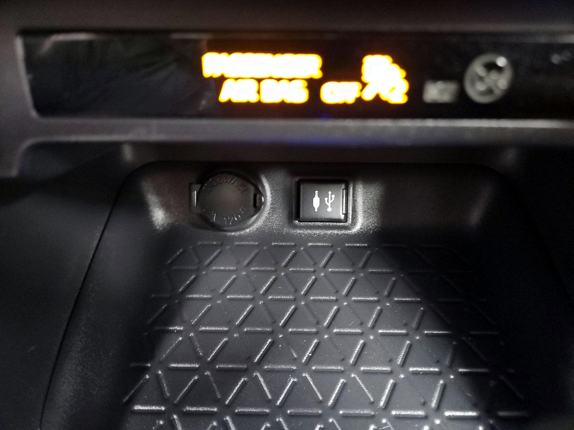 Thumbnail: 2019 Toyota RAV4 - 19