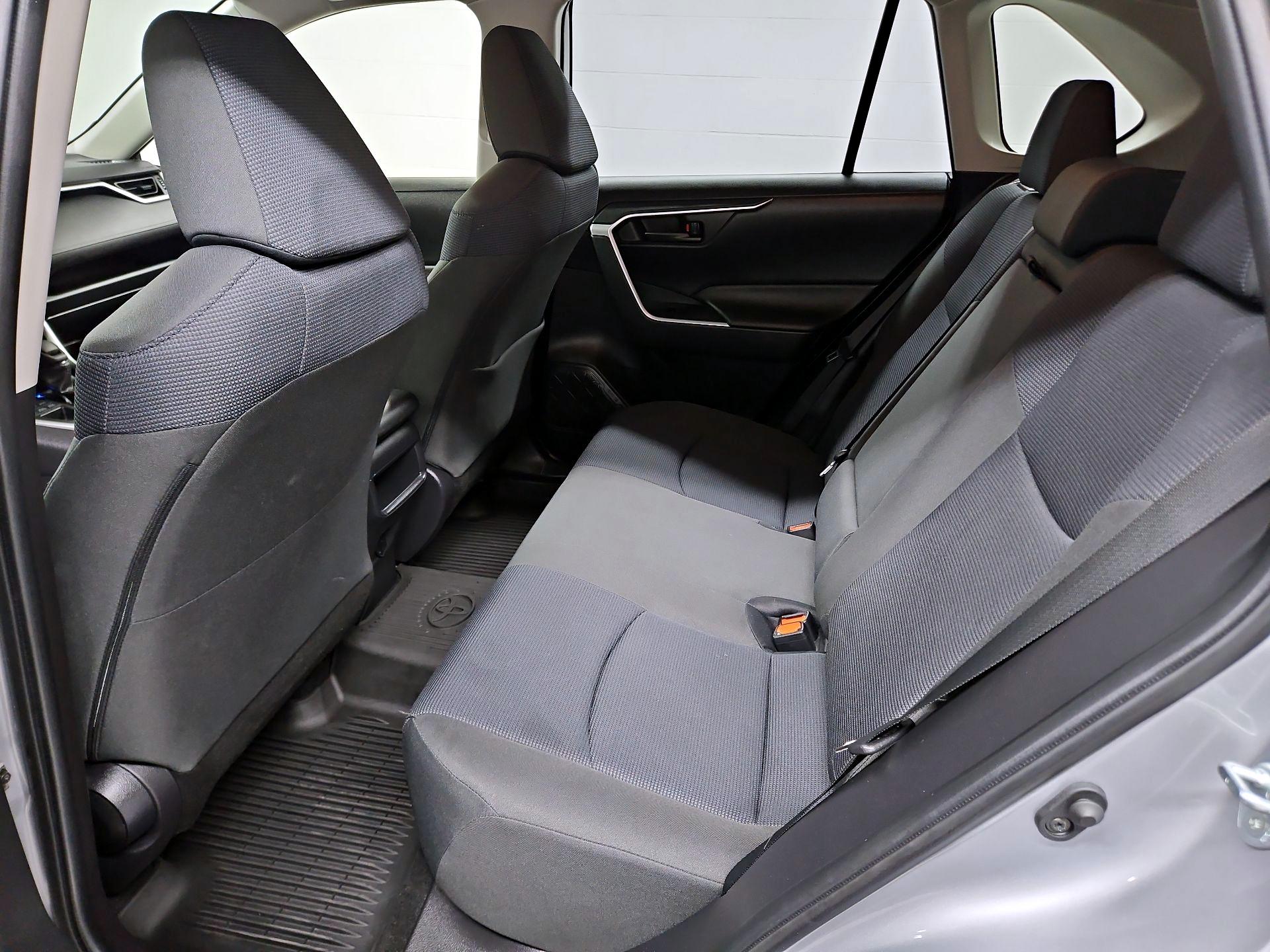 Thumbnail: 2019 Toyota RAV4 - 20