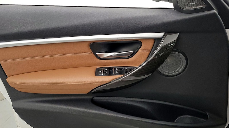 2017 BMW 3 Series 330xi 10