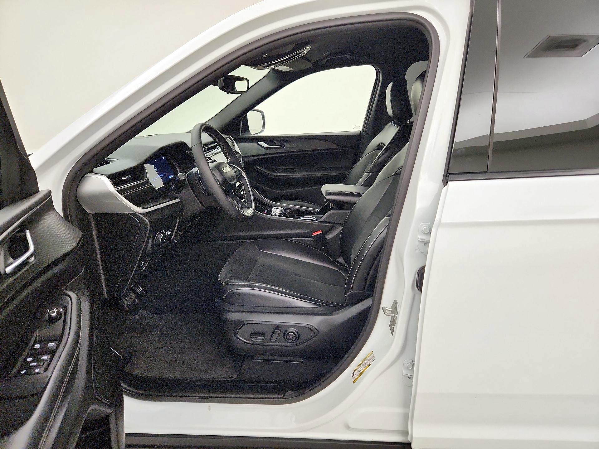 Thumbnail: 2023 Jeep Grand Cherokee L - 11