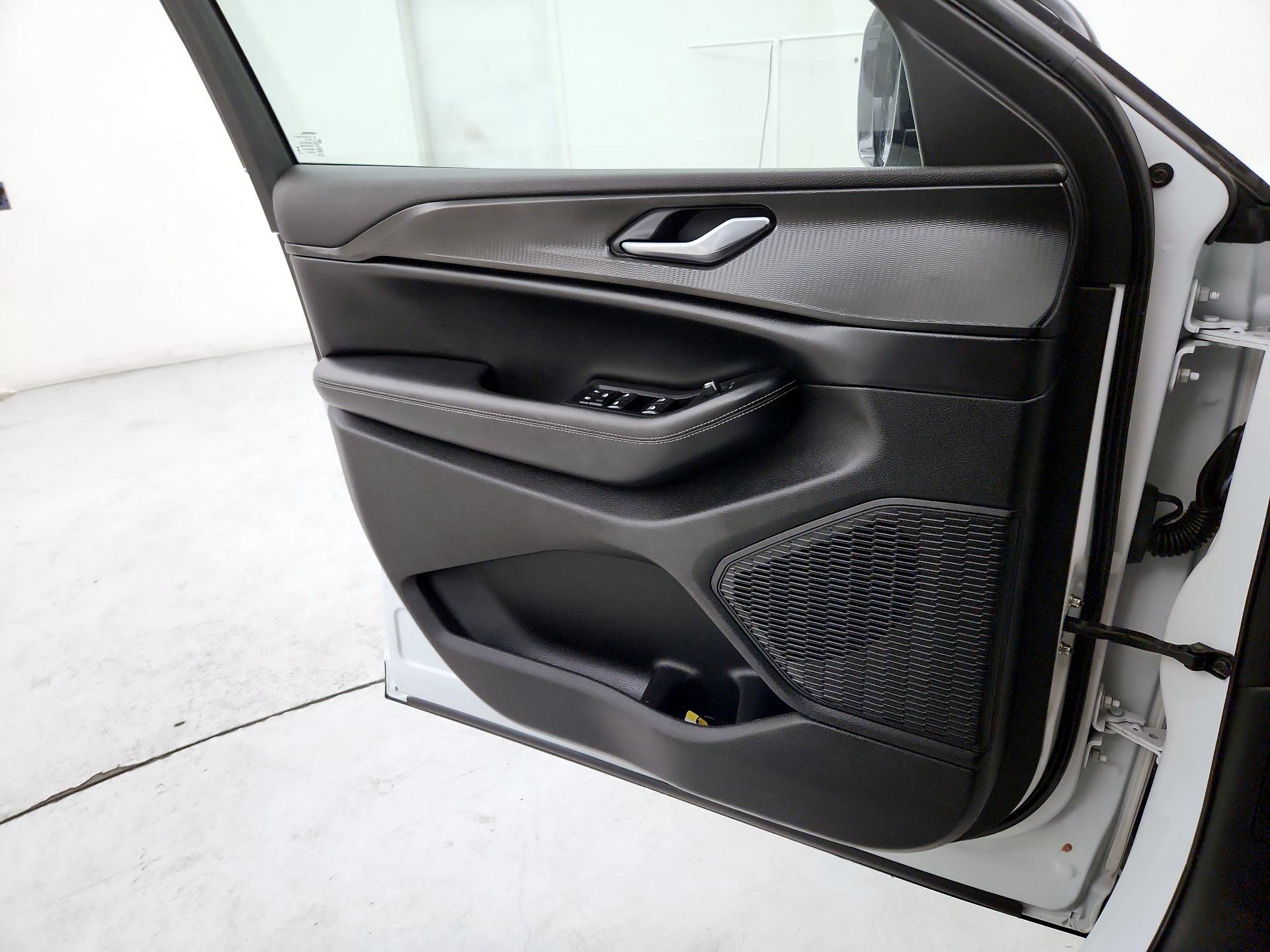 Thumbnail: 2023 Jeep Grand Cherokee L - 12