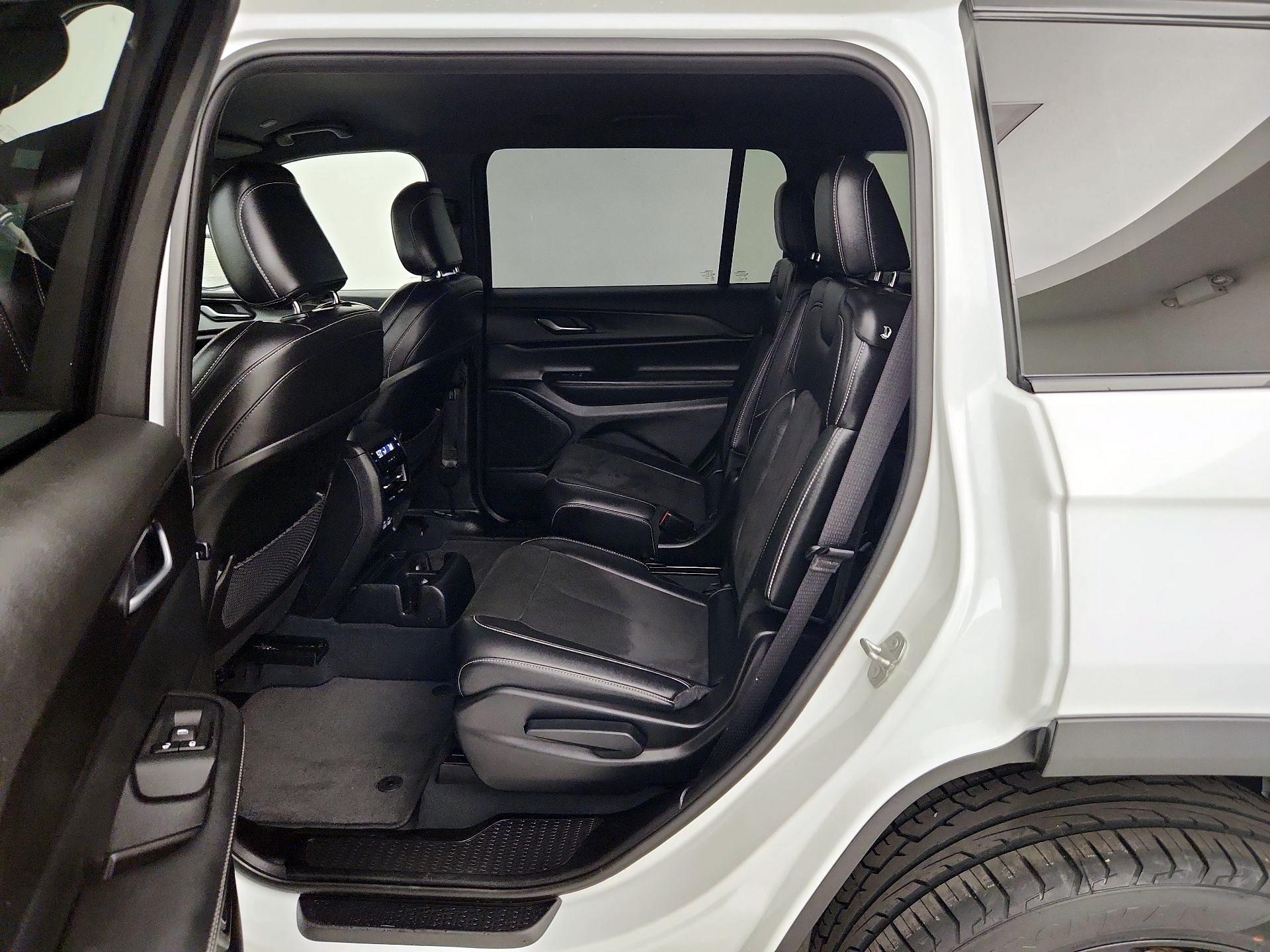 Thumbnail: 2023 Jeep Grand Cherokee L - 19