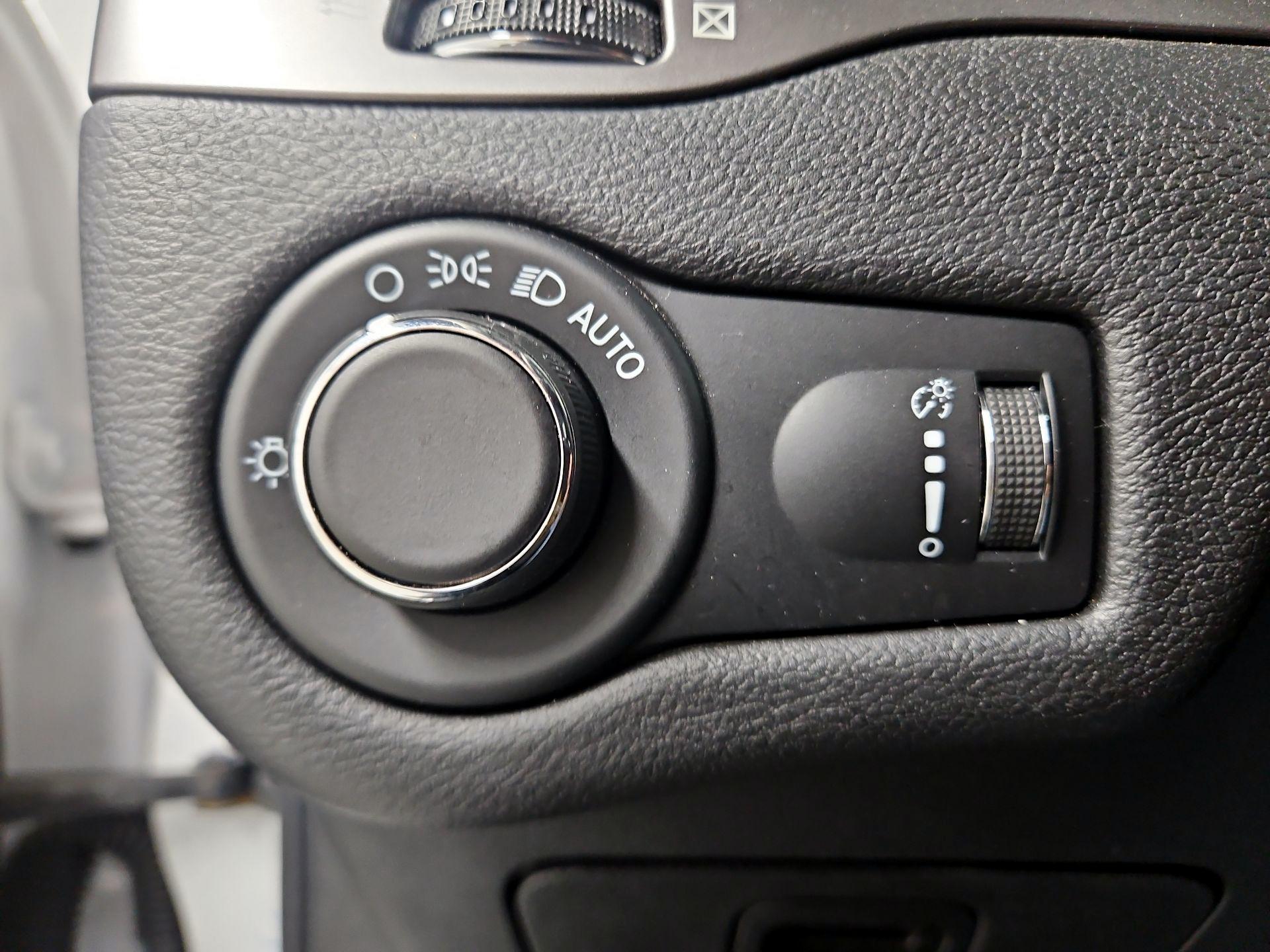 Thumbnail: 2021 Jeep Cherokee - 13