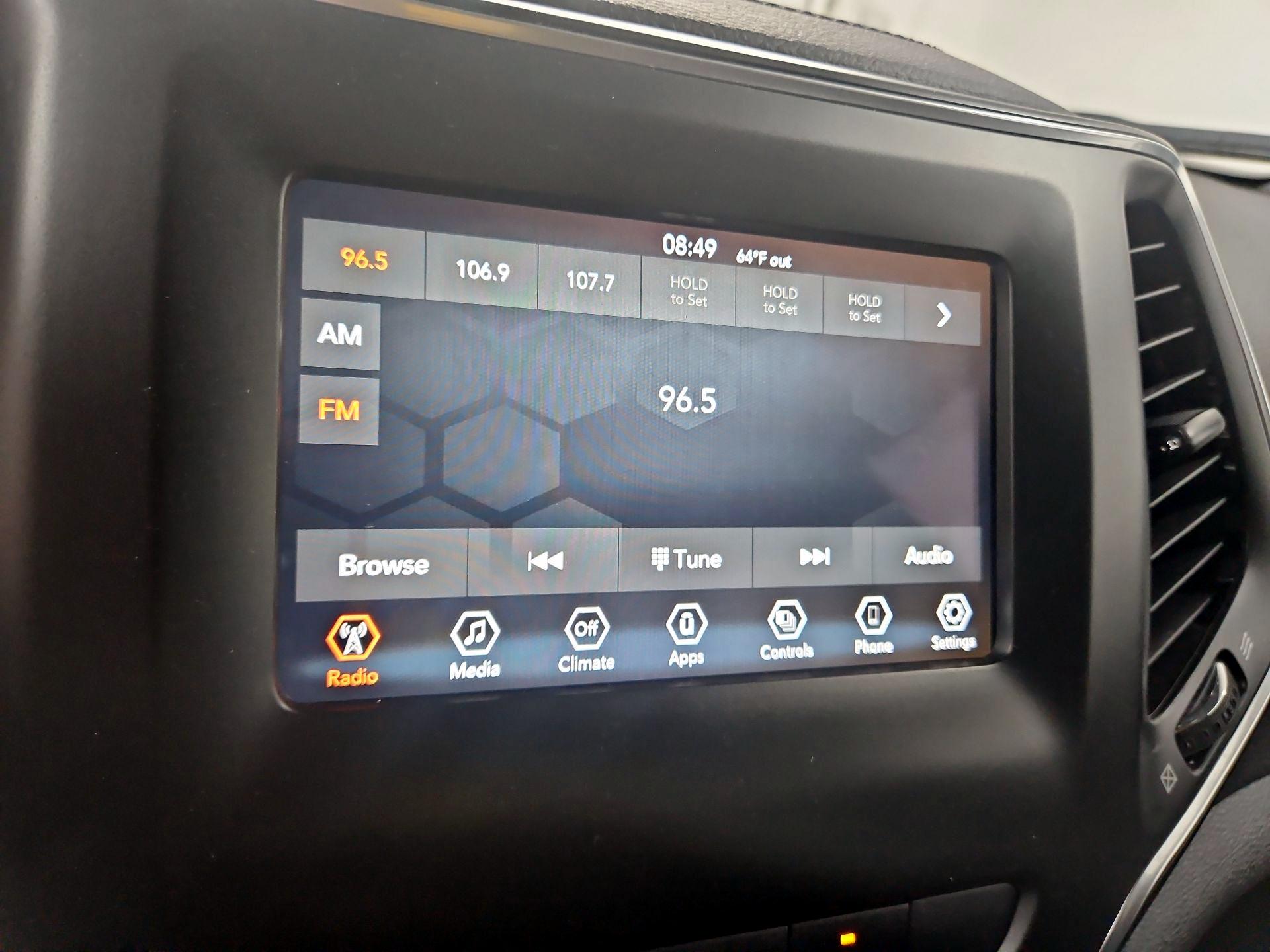 Thumbnail: 2021 Jeep Cherokee - 15