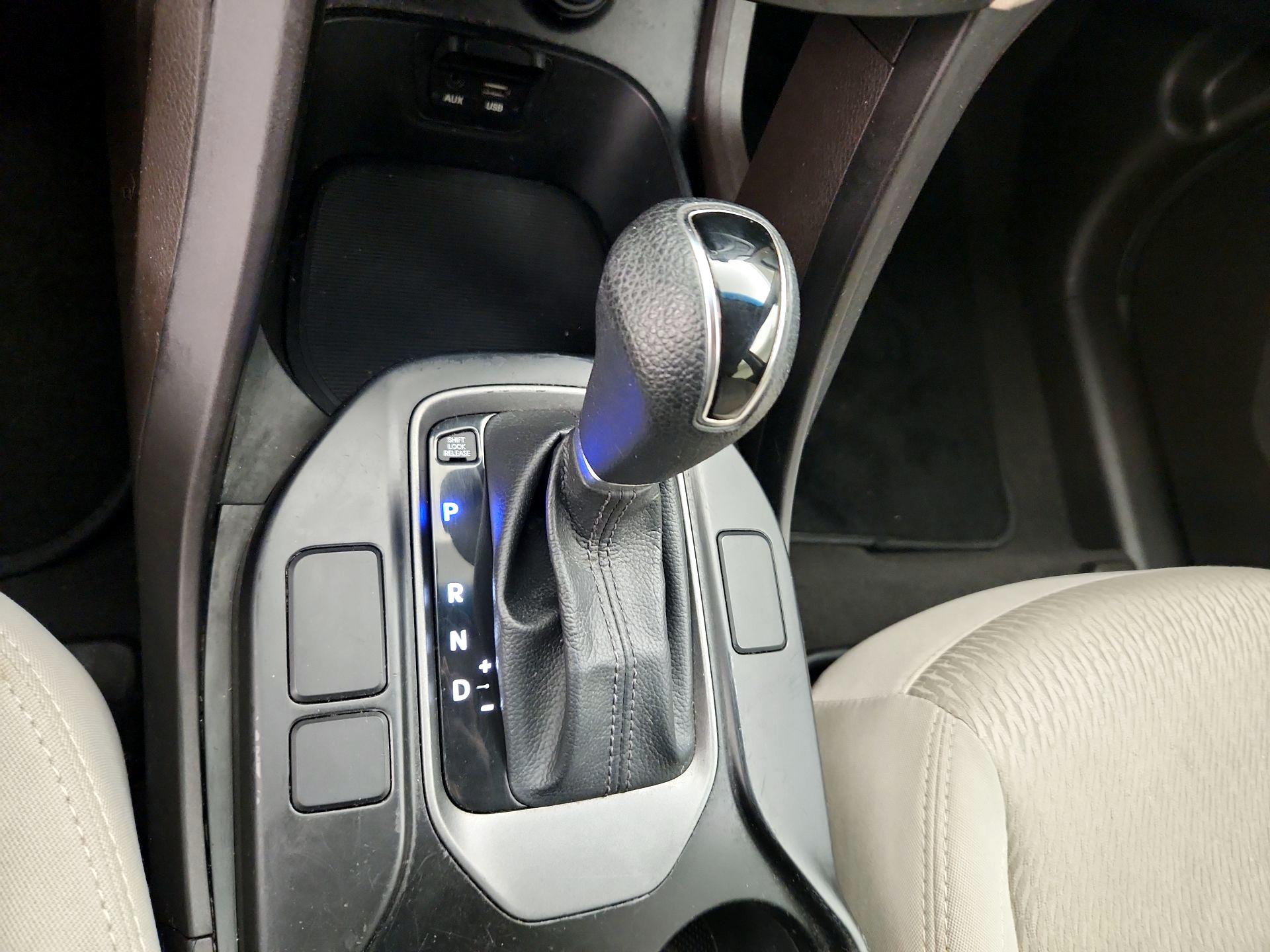 Thumbnail: 2016 Hyundai Santa Fe - 16