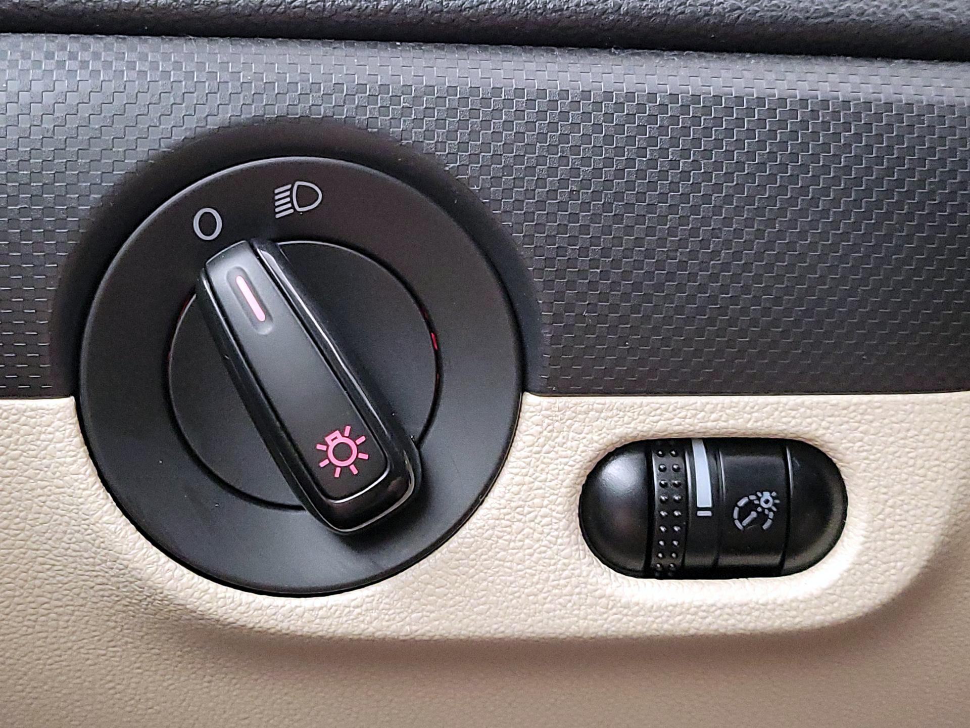 Thumbnail: 2014 Volkswagen Jetta - 13