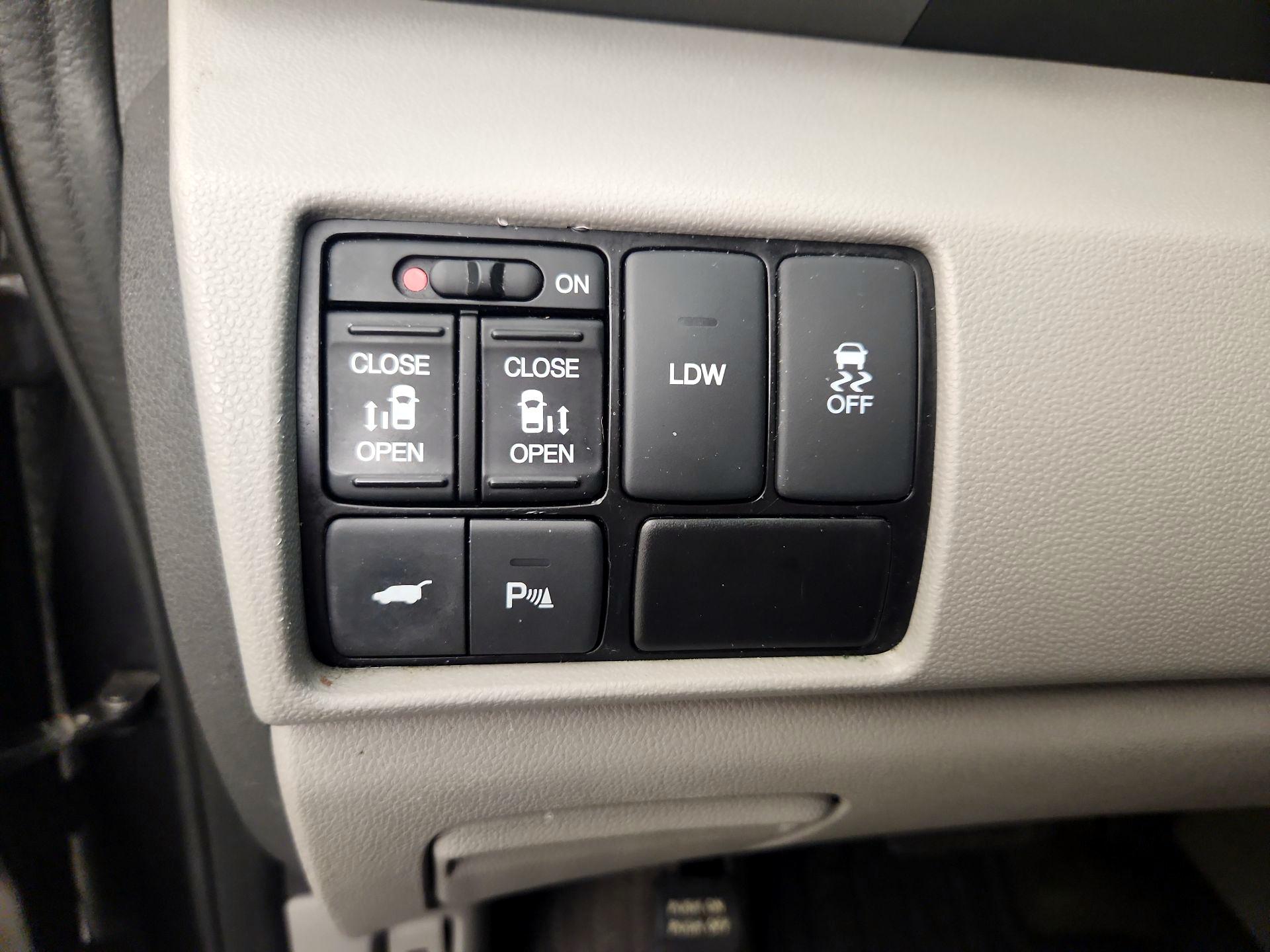 Thumbnail: 2016 Honda Odyssey - 13
