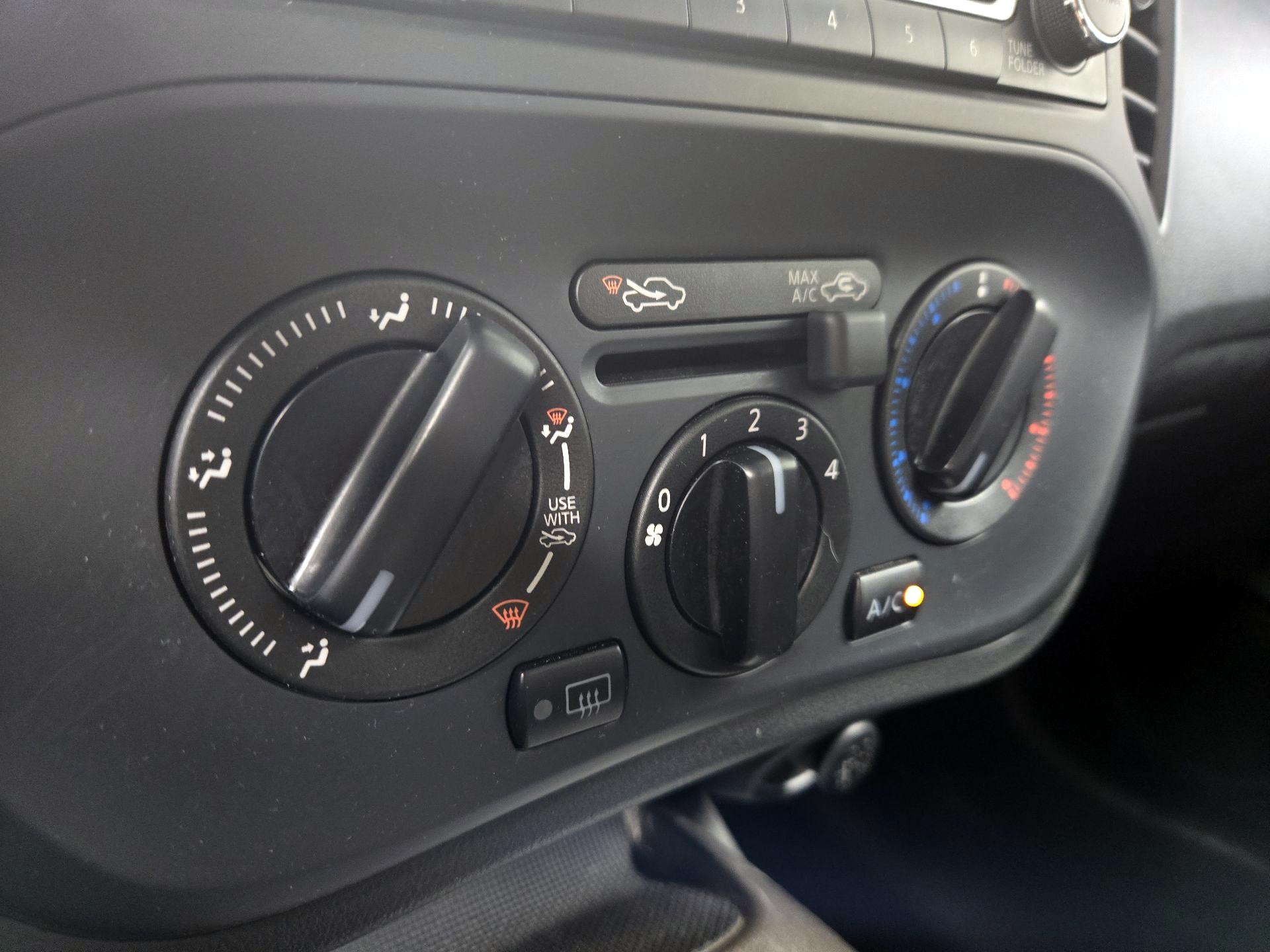 Thumbnail: 2016 Nissan Juke - 16