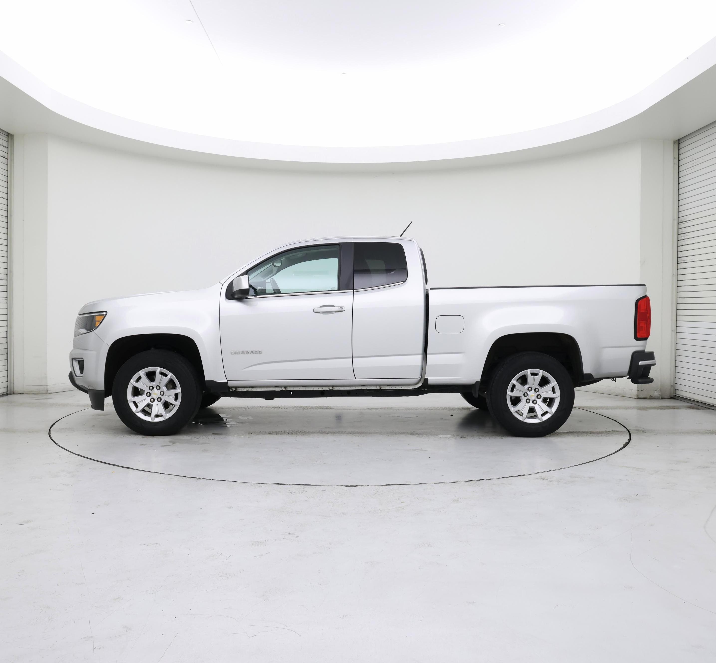 Thumbnail: 2019 Chevrolet Colorado - 3