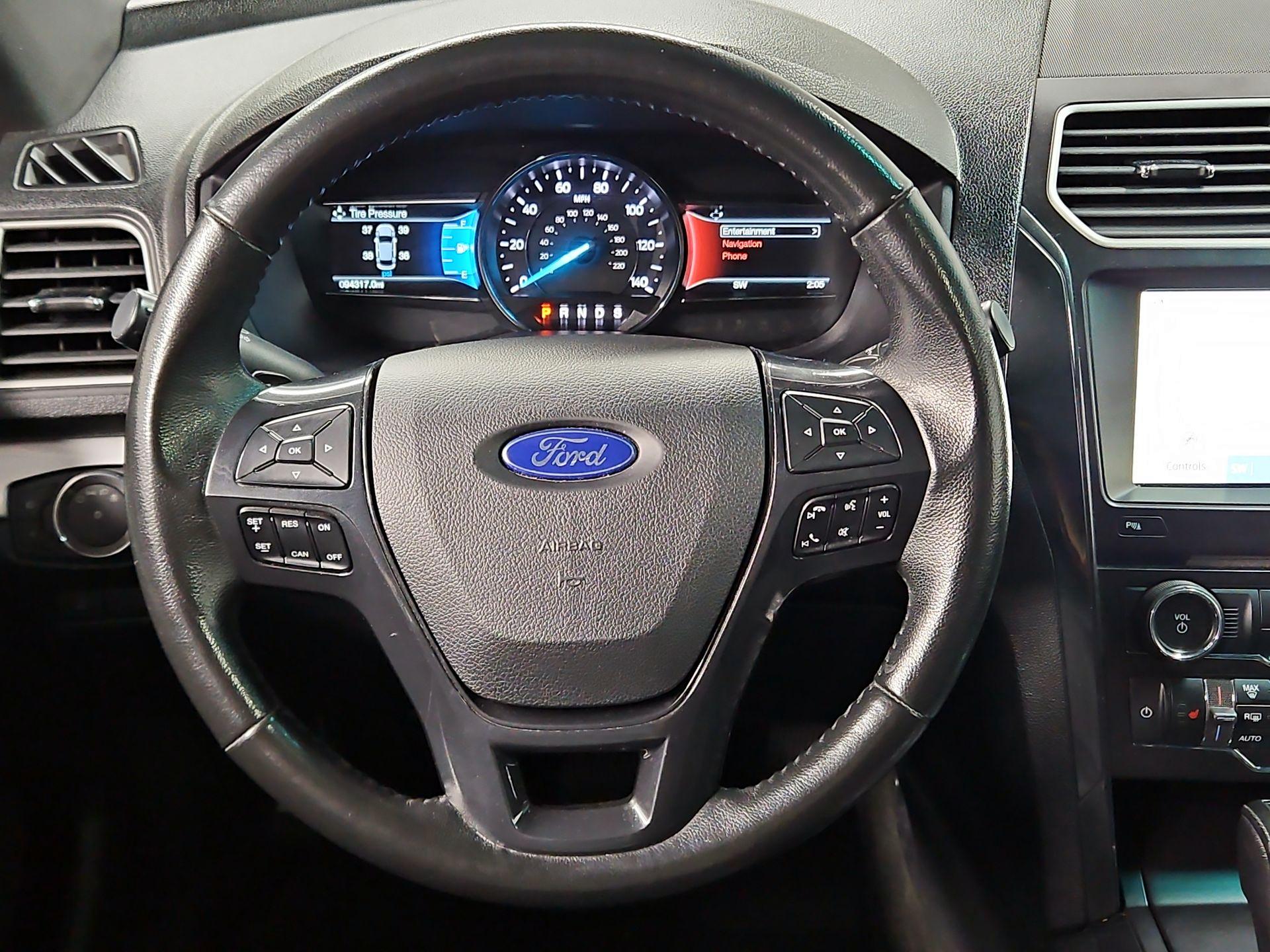 Thumbnail: 2016 Ford Explorer - 10