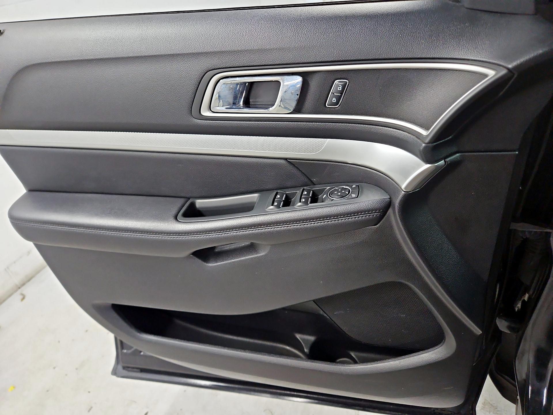 Thumbnail: 2016 Ford Explorer - 12