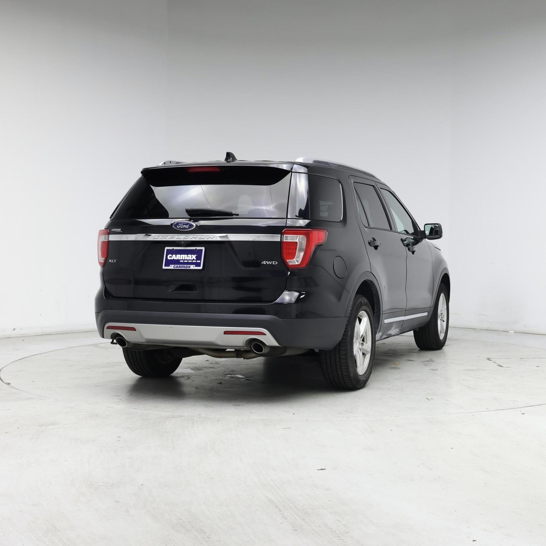 Thumbnail: 2016 Ford Explorer - 8