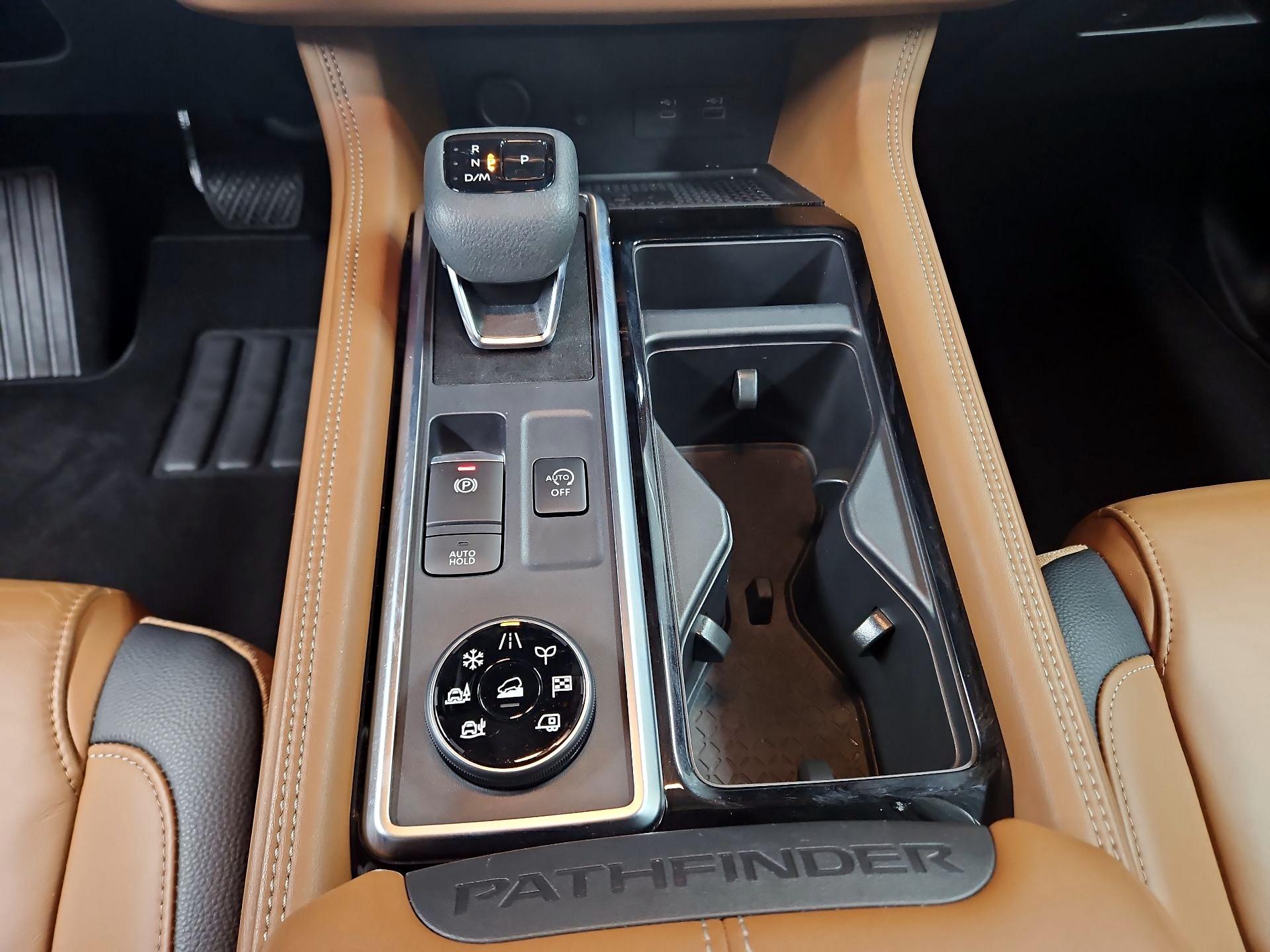 Thumbnail: 2023 Nissan Pathfinder - 18