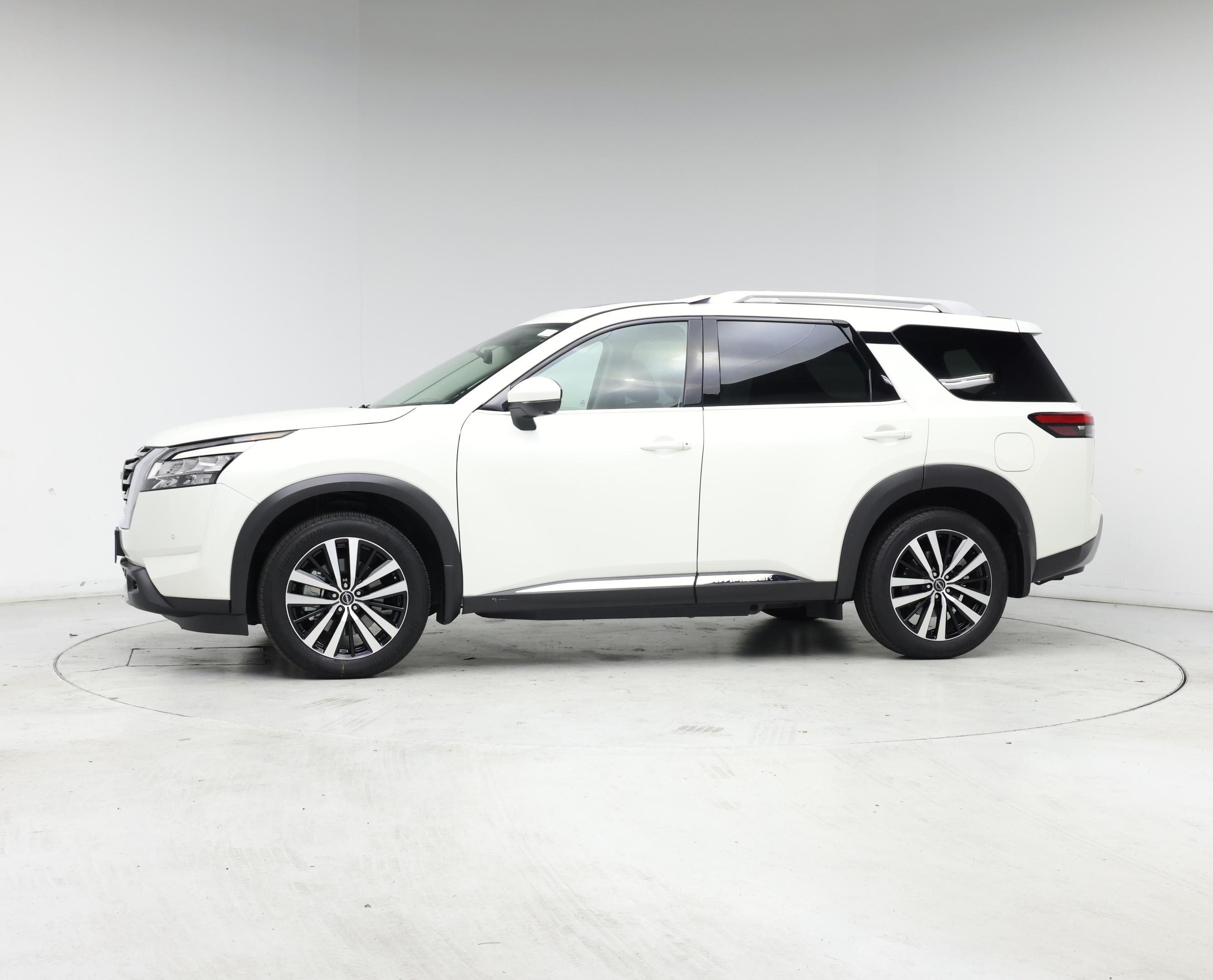 Thumbnail: 2023 Nissan Pathfinder - 3